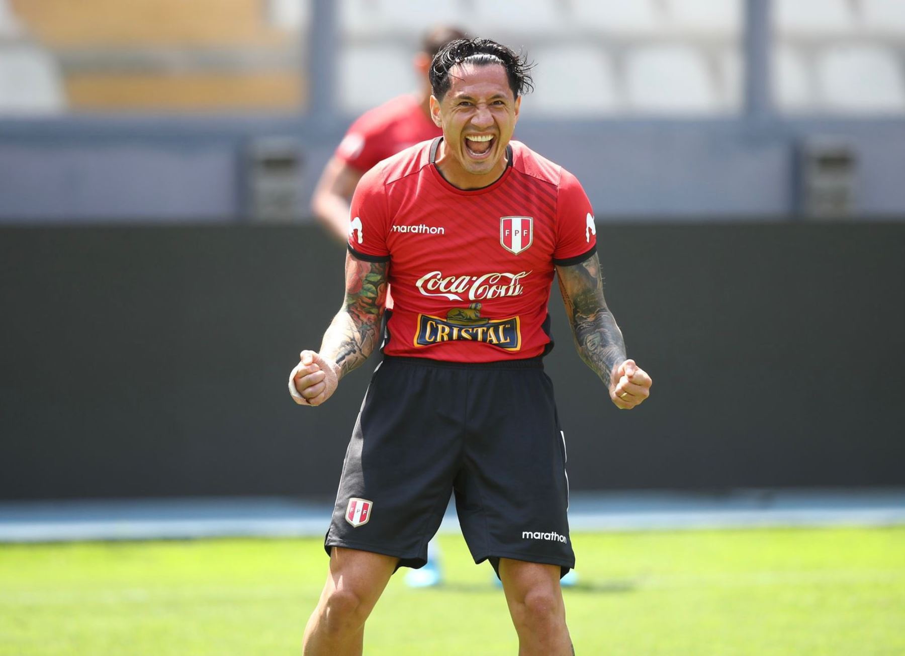 Gianluca Lapadula es uno de los jugadores más queridos por la afición peruana