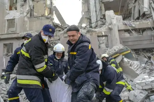 Un ataque ruso golpeó el edificio del gobierno regional en la ciudad de Mykolaiv, en el sur de Ucrania. Foto: AFP.