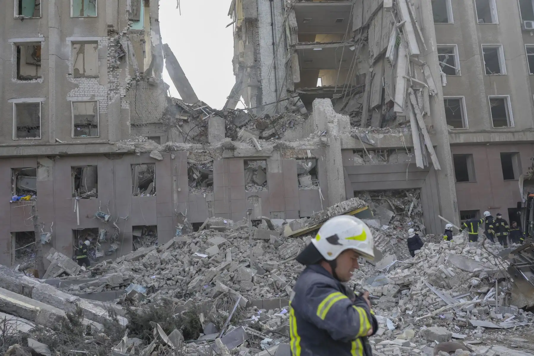Un ataque ruso golpeó el edificio del gobierno regional en la ciudad de Mykolaiv, en el sur de Ucrania. Foto: AFP