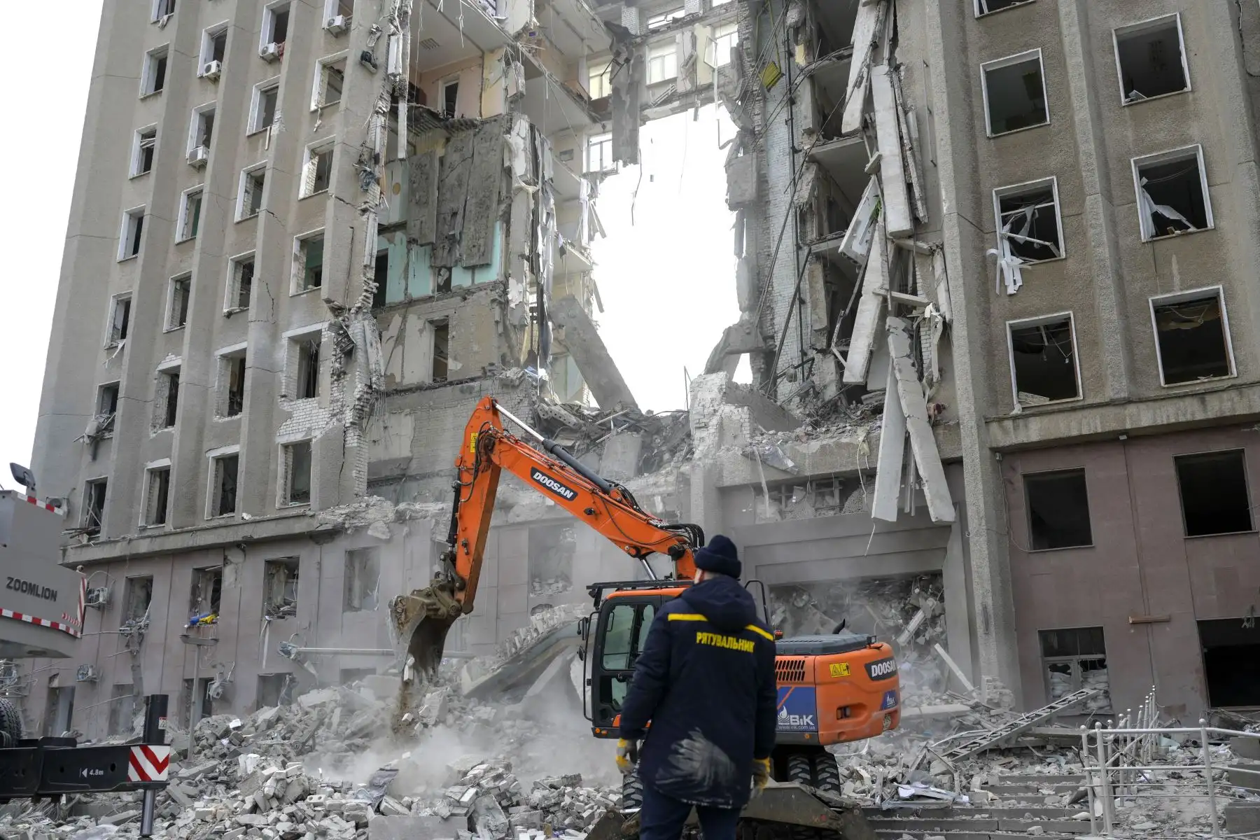 Un ataque ruso golpeó el edificio del gobierno regional en la ciudad de Mykolaiv, en el sur de Ucrania. Foto: AFP