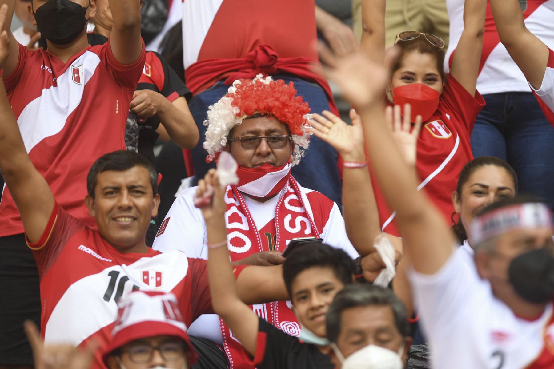 Selección peruana: piden a hinchas usar mascarillas para alentar en lugares aglomerados