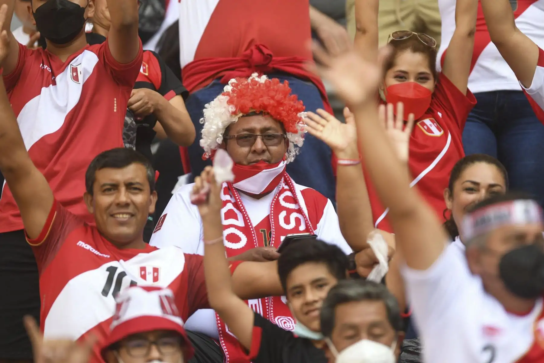 Más de 40 mil aficionados asistirán al Estadio Nacional para seguir de cerca las incidencias el trascendental partido entre Perú y Paraguay, en un partido por la jornada 18 de las eliminatorias al Mundial Catar 2022 y para ingresar al escenario deportivo los hinchas deberán cumplir algunos requisitos de bioseguridad. Foto: FPF