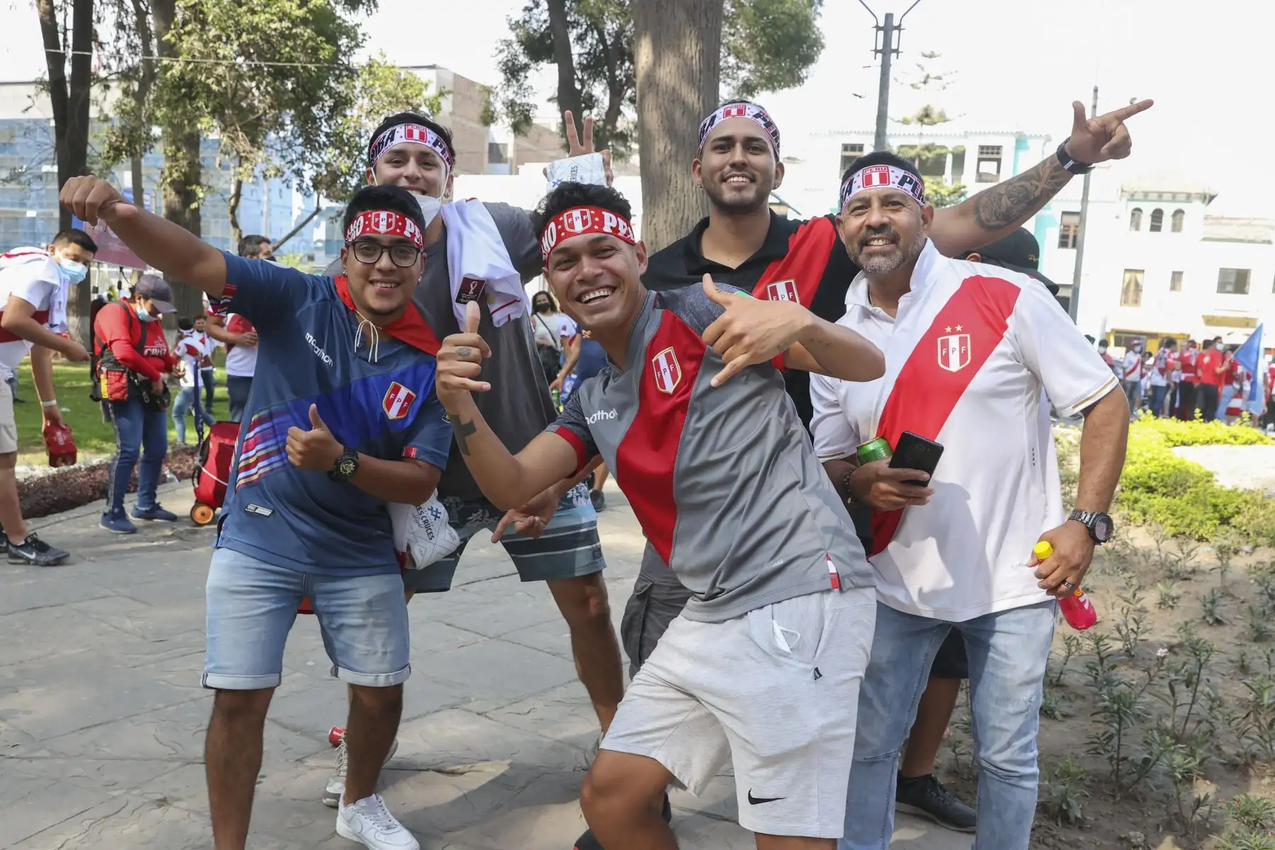 Más de 40 mil aficionados asistirán al Estadio Nacional para seguir de cerca las incidencias el trascendental partido entre Perú y Paraguay, por la jornada 18 de las eliminatorias al Mundial Catar 2022 y para ingresar al escenario deportivo los hinchas deberán cumplir algunos requisitos de bioseguridad. Foto: ANDINA/Vidal Tarqui