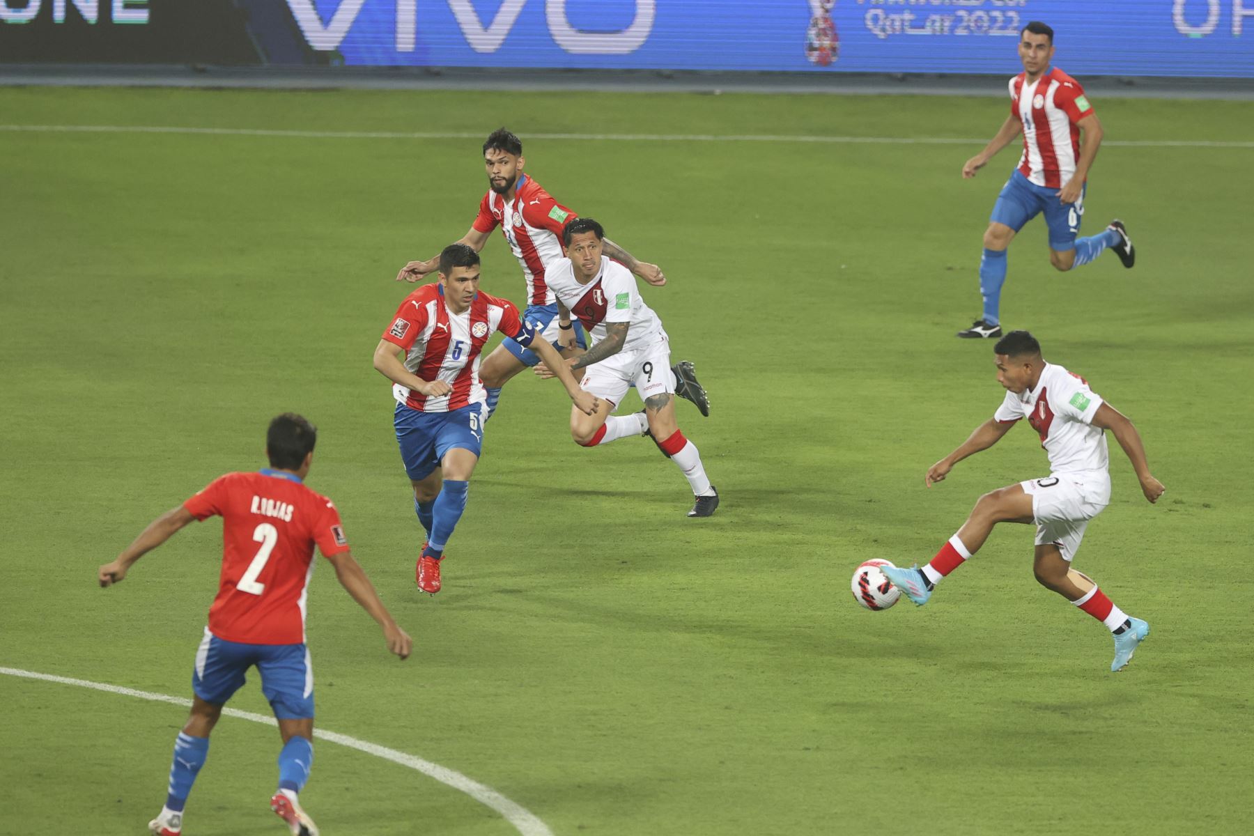Los goles del partido, que le dieron la tranquilidad y el júbilo a los 50.000 hinchas que abarrotaron el Estadio Nacional de Lima llegaron al comienzo y al final de la primera etapa. Foto: AFP