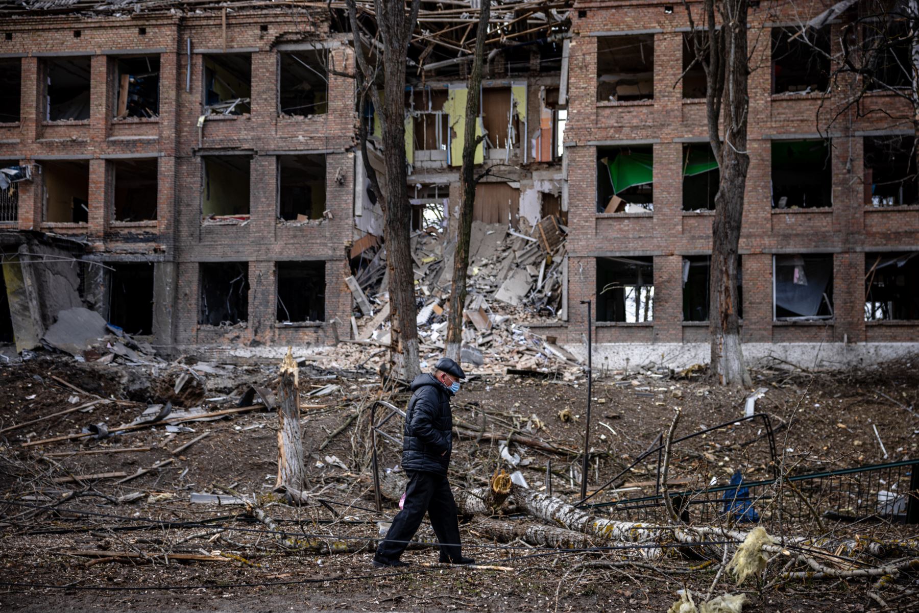 El director general de la OMS afirmó que se han registrado 103 ataques contra centros sanitarios en Ucrania, que han dejado al menos 73 muertos y 51 heridos, incluidos pacientes y trabajadores sanitarios. Foto: AFP