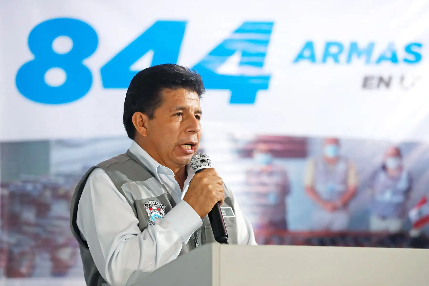 Presidente de la República, Pedro Castillo, junto al titular del Mininter, lidera la presentación de armas recuperadas por la SUCAMEC en los últimos 30 días. Foto: ANDINA/Prensa Presidencia