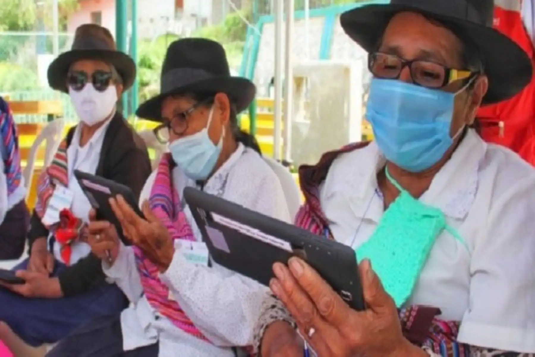 Las tabletas tienen instaladas la aplicación Focus, de Dispurse, que permite el desarrollo de habilidades de lectoescritura y aritmética, y de competencias como aprendizaje autónomo y desenvolvimiento en entornos virtuales.