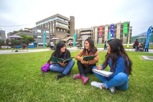Beca 18: mujeres lideran la lista de primeros ganadores del concurso del 2022. Foto: ANDINA/Difusión.