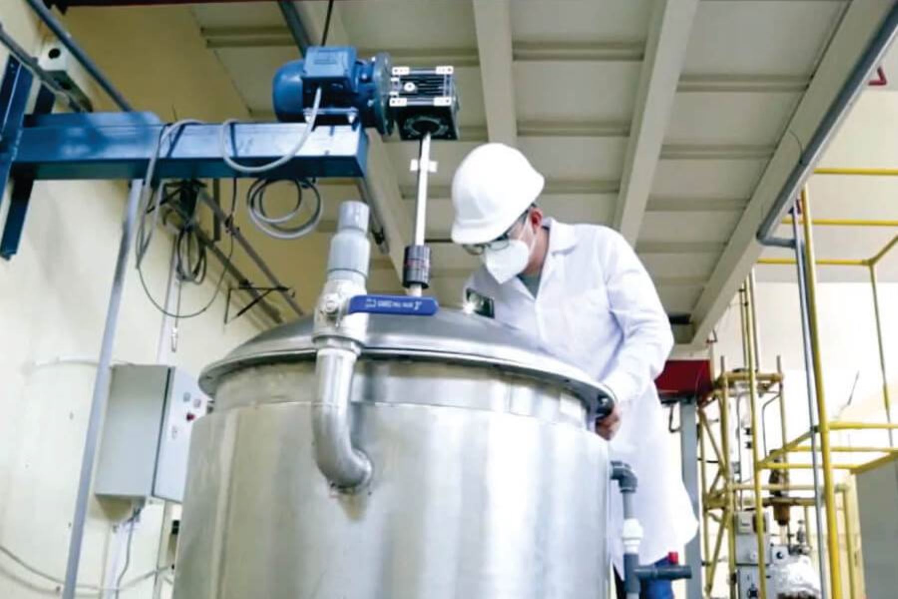 El dispositivo permite obtener un mosto fermentado de calidad superior y controlada, para la producción de pisco. Foto: UNI