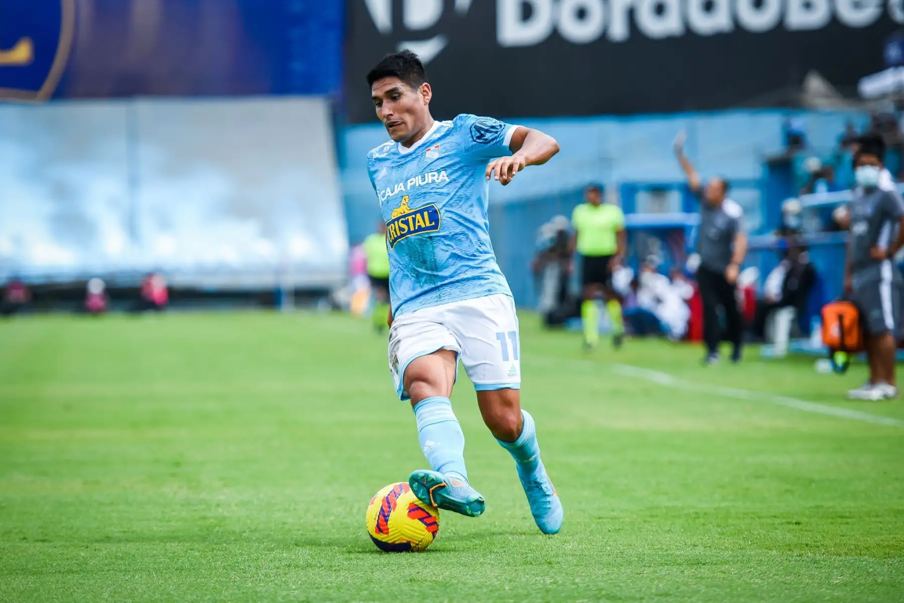 Irven Ávila de Sporting Cristal controla el balón durante partido frente a San Martín por la octava fecha de la Liga 1, en el estadio Alberto Gallardo. Foto: Club Sporting Cristal