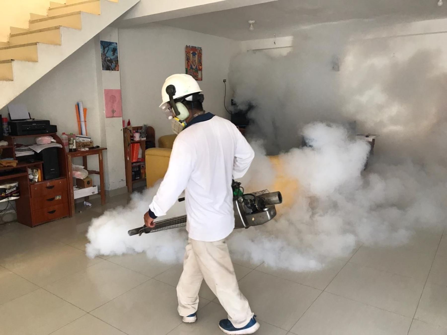 La Geresa Lambayeque espera fumigar 1,800 viviendas en distrito de Picsi para erradicar los criaderos del zancudo transmisor del dengue. Foto: ANDINA/difusión.