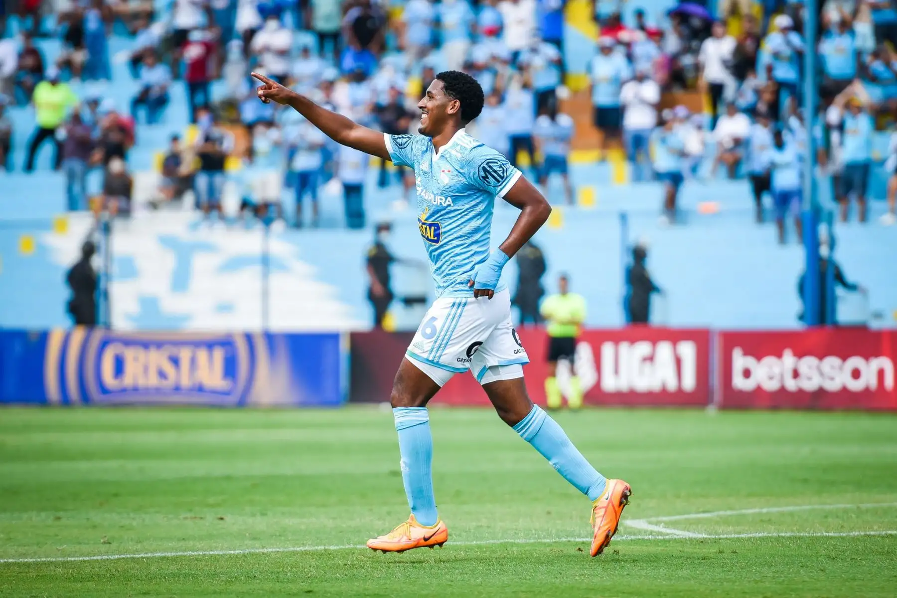 Jesús Castillo de Sporting Cristal celebra tras anotar ante San Martín durante partido por la octava fecha de la Liga 1, en el estadio Alberto Gallardo. Foto: Club Sporting Cristal