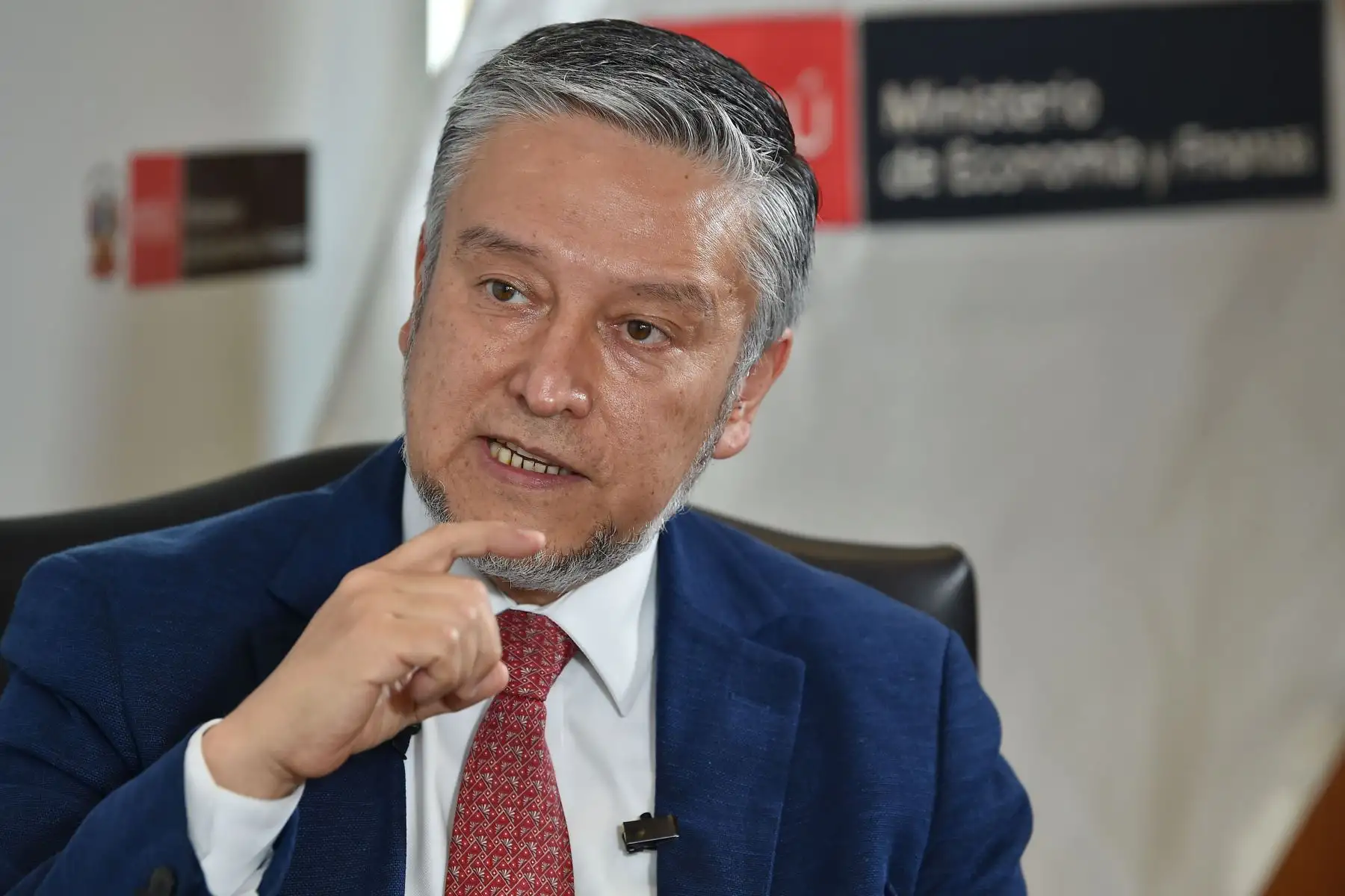 Titular del Ministerio de Economía y Finanzas, Óscar Graham. ANDINA/Eddy Ramos