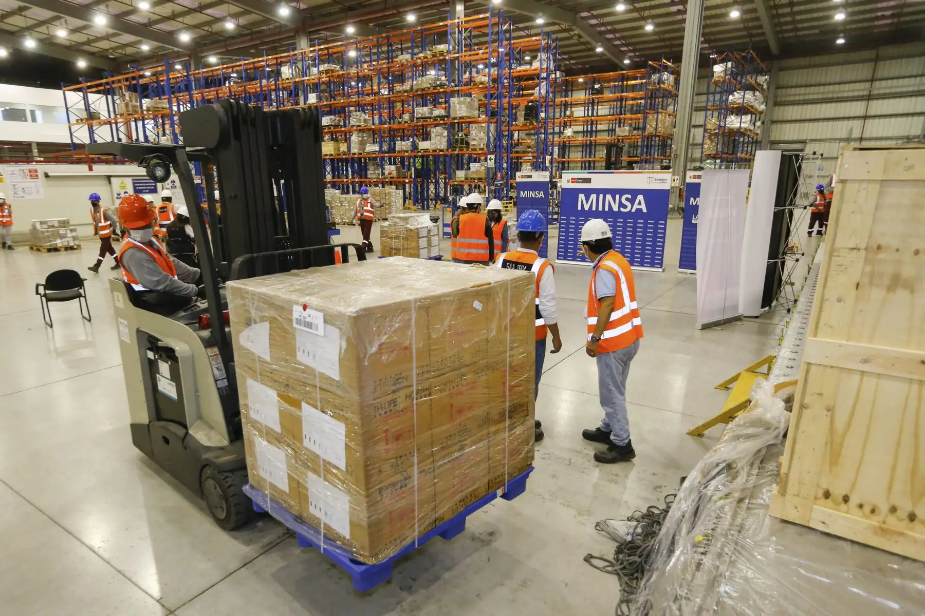 Llega al Perú un nuevo lote de 210 000 unidades de medicamentos oncológicos para ser distribuidos en los distintos establecimientos de salud a nivel nacional. Foto: ANDINA/Minsa