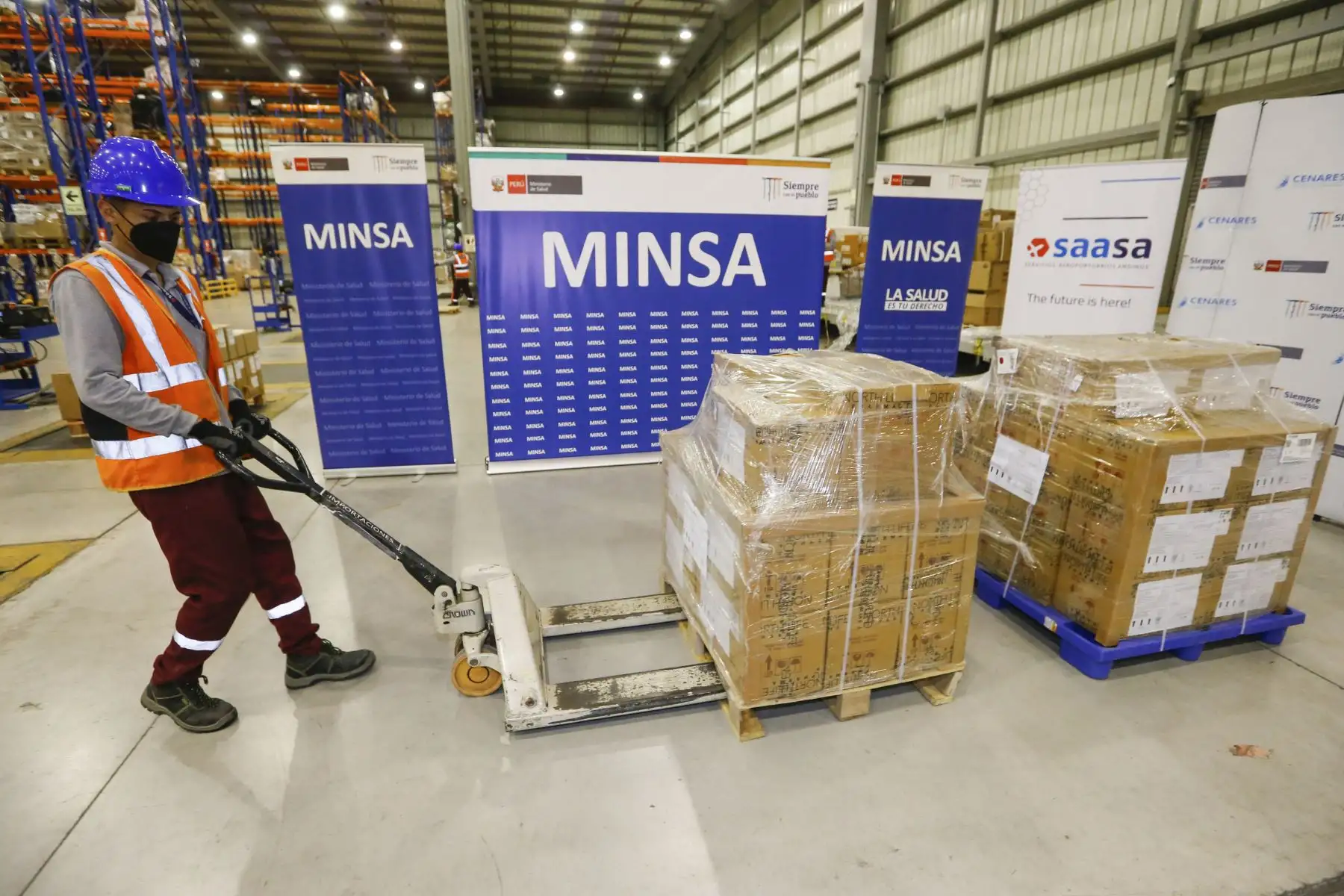 Llega al Perú un nuevo lote de 210 000 unidades de medicamentos oncológicos para ser distribuidos en los distintos establecimientos de salud a nivel nacional. Foto: ANDINA/Minsa