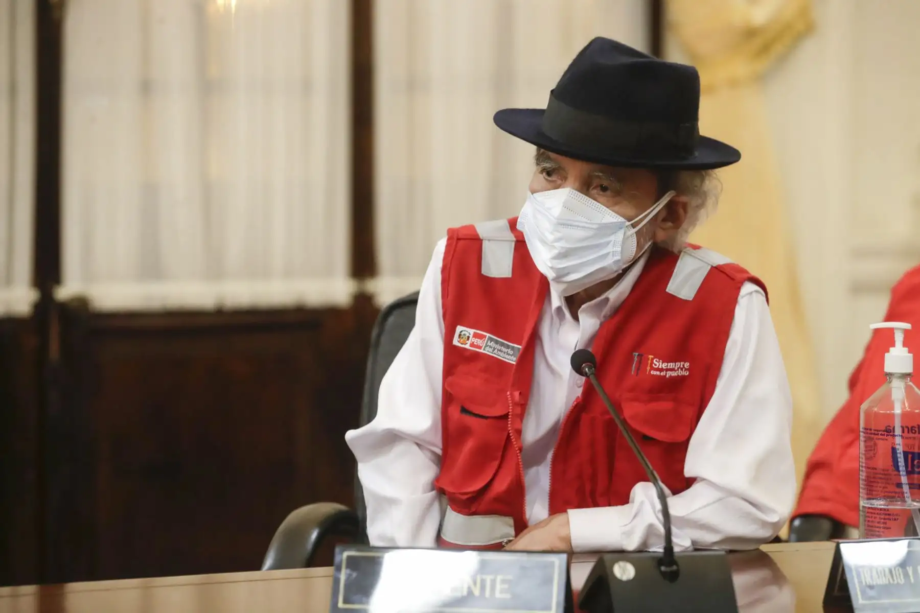 El jefe de Estado, Pedro Castillo, lidera una sesión extraordinaria del Consejo de Ministros para evaluar y atender las demandas de diversos sectores del país. Participa el ministro del Ambiente, Modesto Montoya. Foto: ANDINA/Prensa Presidencia
