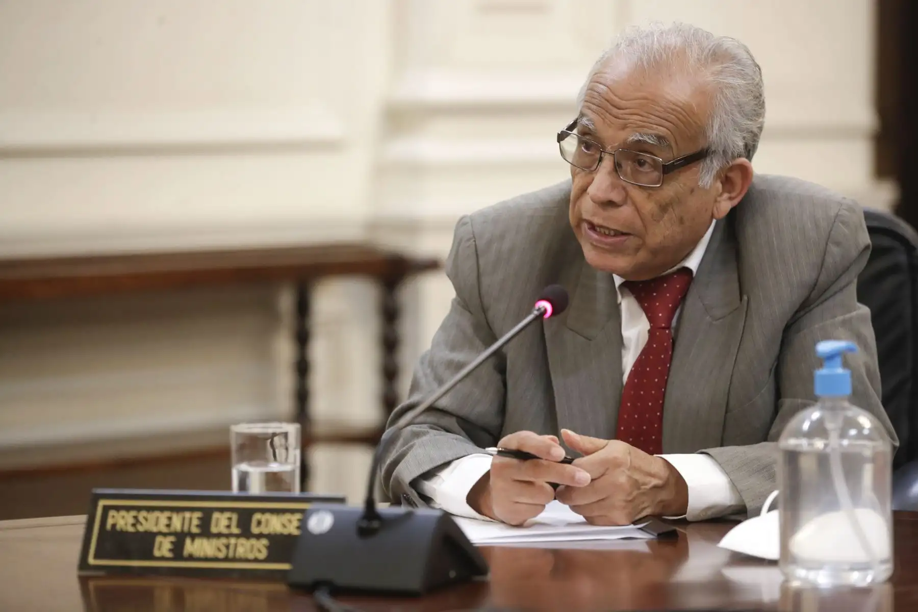 El jefe de Estado, Pedro Castillo, lidera una sesión extraordinaria del Consejo de Ministros para evaluar y atender las demandas de diversos sectores del país. Se buscan soluciones a través del diálogo y el entendimiento. Foto: ANDINA/Prensa Presidencia