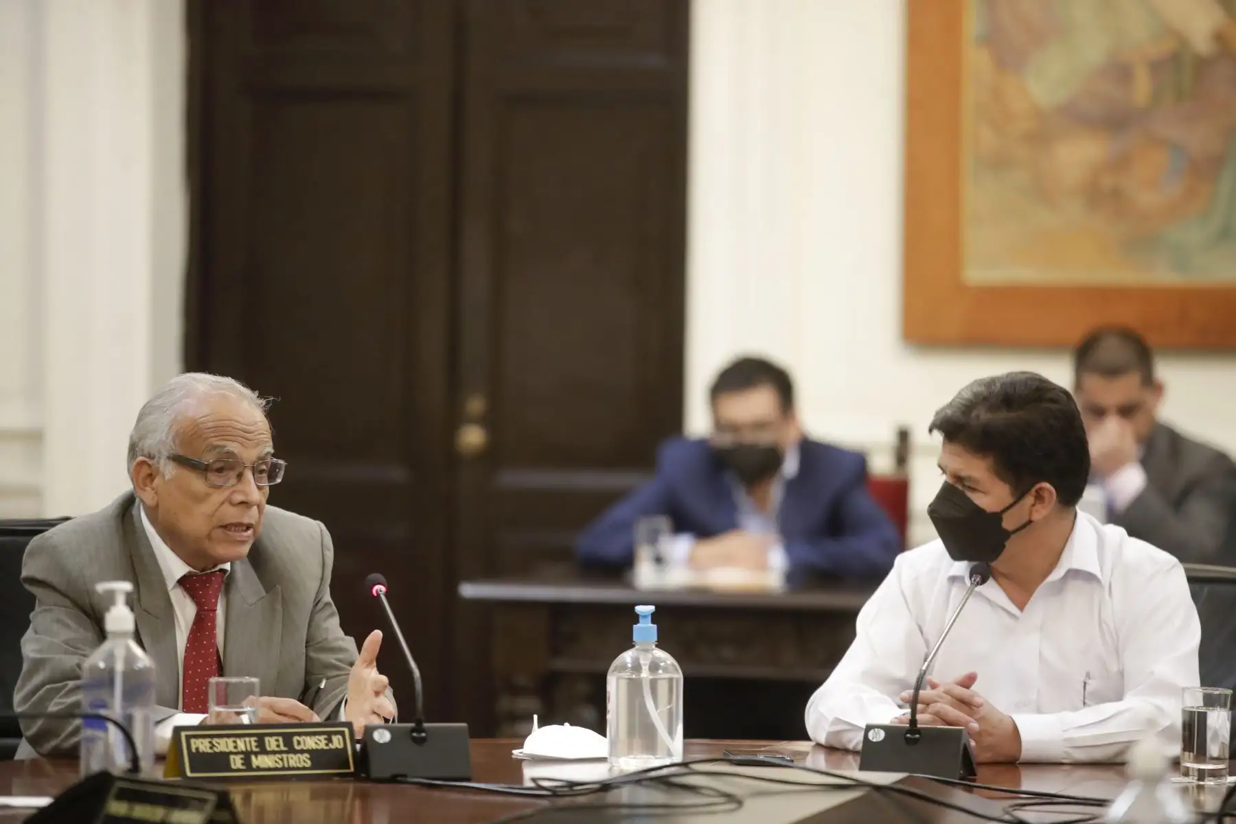 El jefe de Estado, Pedro Castillo, lidera una sesión extraordinaria del Consejo de Ministros para evaluar y atender las demandas de diversos sectores del país. Participa el presidente del Consejo de Ministros, Aníbal Torres. Foto: ANDINA/Prensa Presidencia