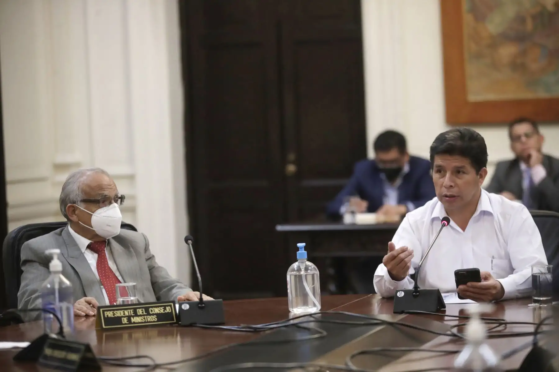 El jefe de Estado, Pedro Castillo, lidera una sesión extraordinaria del Consejo de Ministros para evaluar y atender las demandas de diversos sectores del país. Participa el presidente del Consejo de Ministros, Aníbal Torres. Foto: ANDINA/Prensa Presidencia