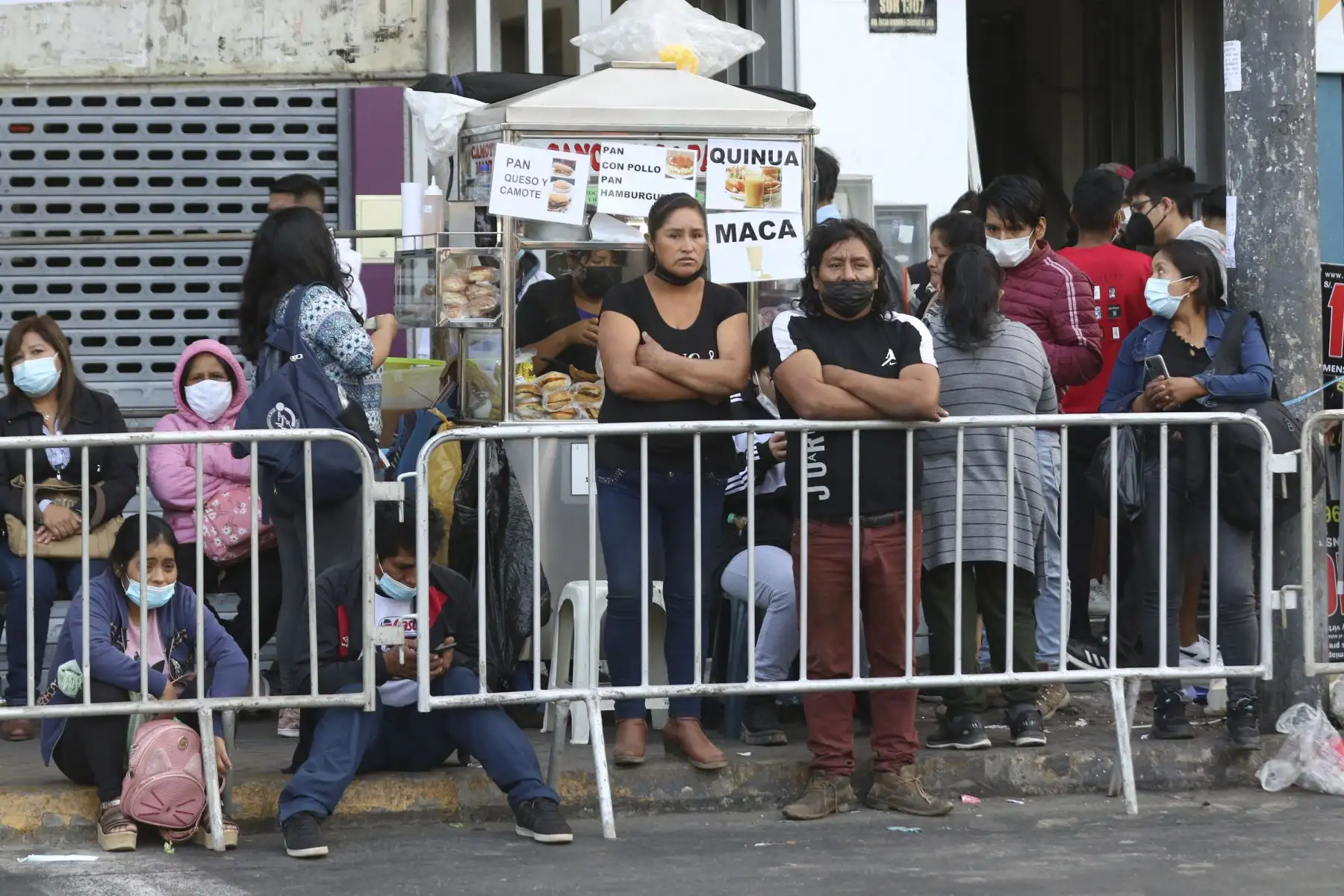 Se han dispuesto como sedes, el estadio de San Marcos, explanadas y aulas de la ciudad universitaria, siguiendo medidas extremas de seguridad interna y externa. Los jóvenes postulantes que no acaten las medidas de seguridad serán impedidos de participar en la evaluación. Foto: ANDINA/Eddy Ramos