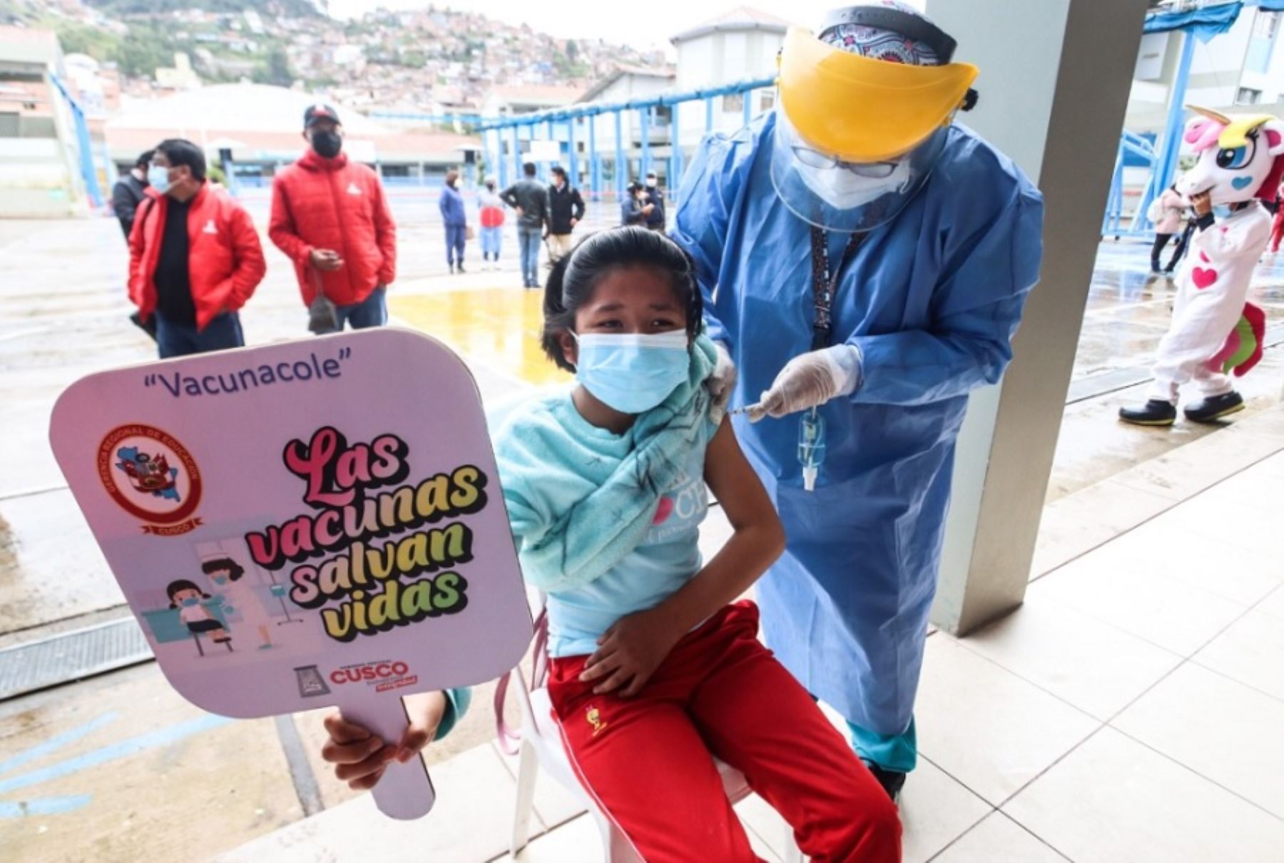 Más de 500 brigadas de salud se desplazarán durante mañana domingo por las 13 provincias de la región Cusco con el fin de vacunar contra el covid-19 a 60,000 personas, confirmó la Gerencia Regional de Salud.