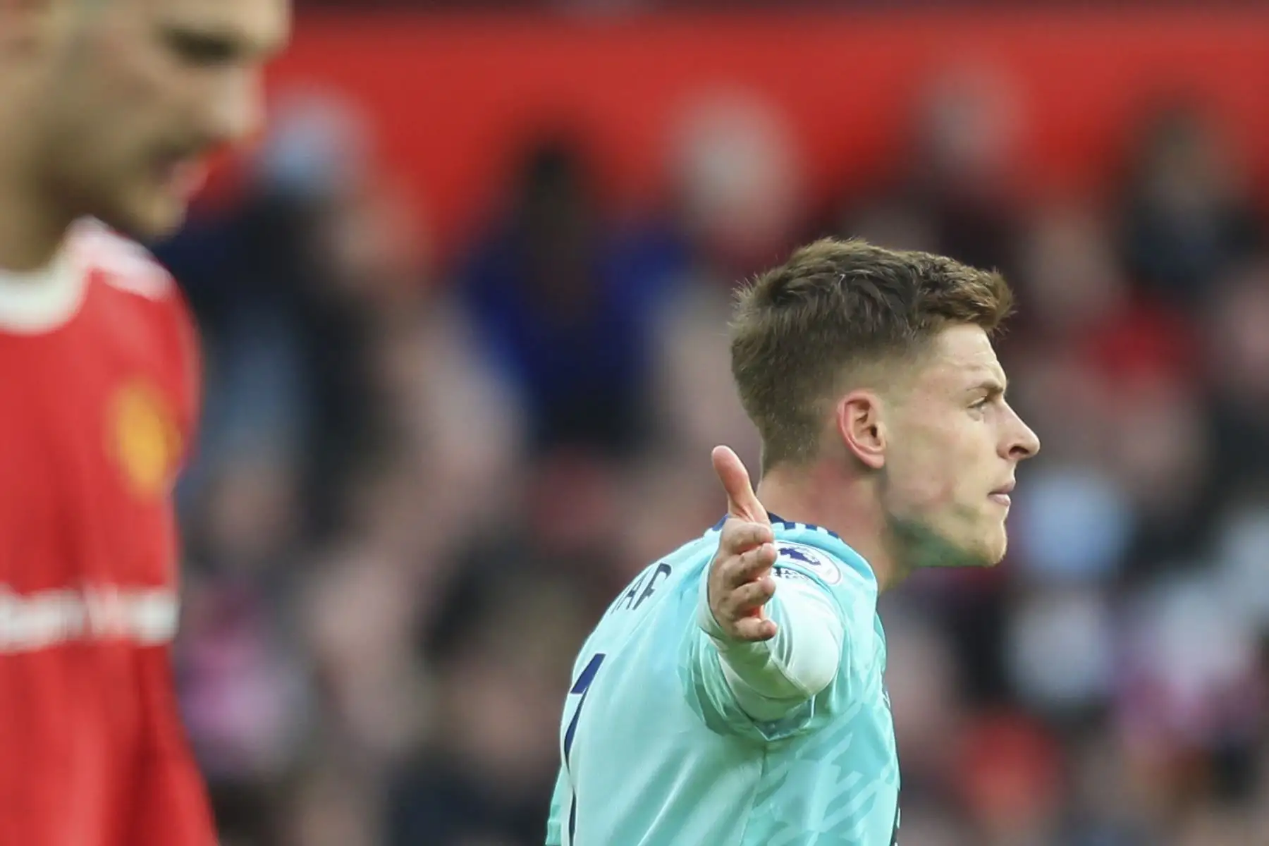 El mediocampista inglés de Leicester City, Harvey Barnes, reacciona durante el partido de la Premier League. Foto: AFP