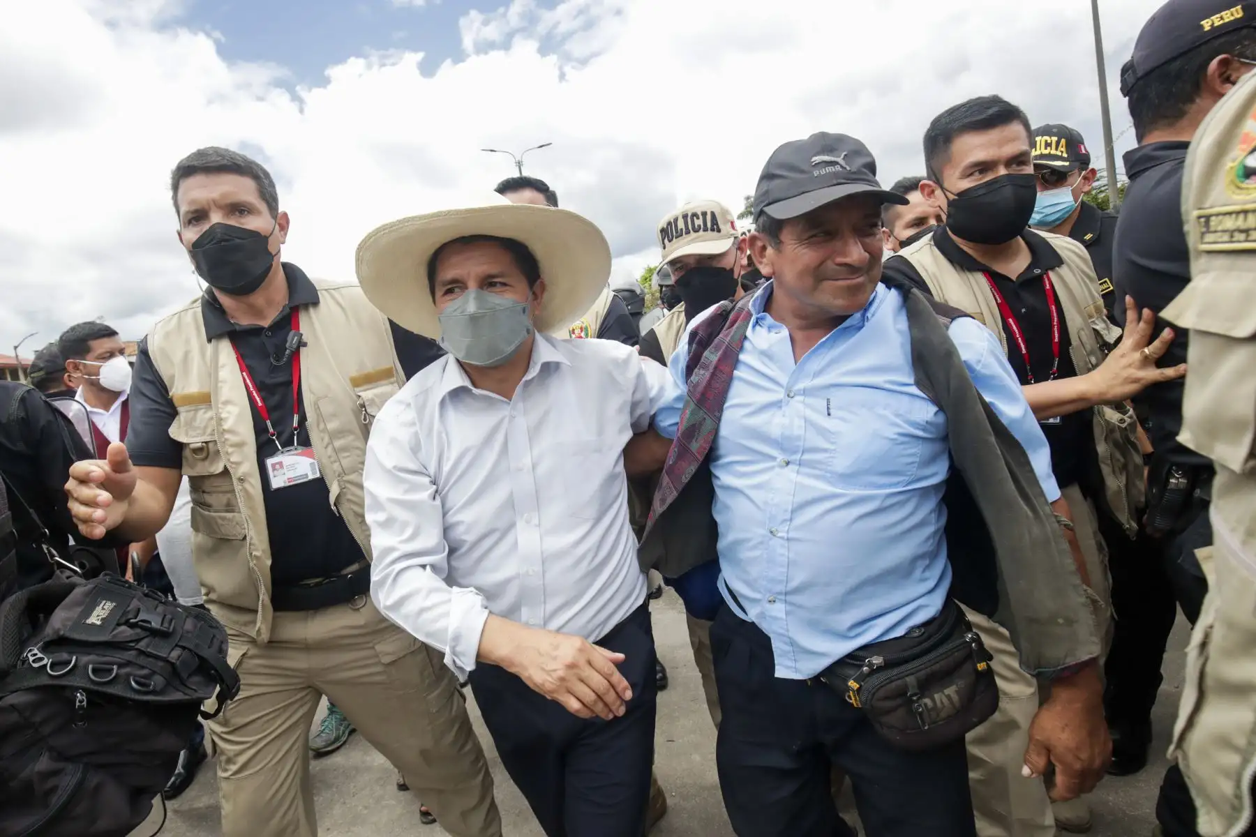 El presidente Pedro Castillo entrega títulos de propiedad rural a 1,200 pequeños productores agrarios de la región San Martín. Foto: ANDINA/Prensa Presidencia