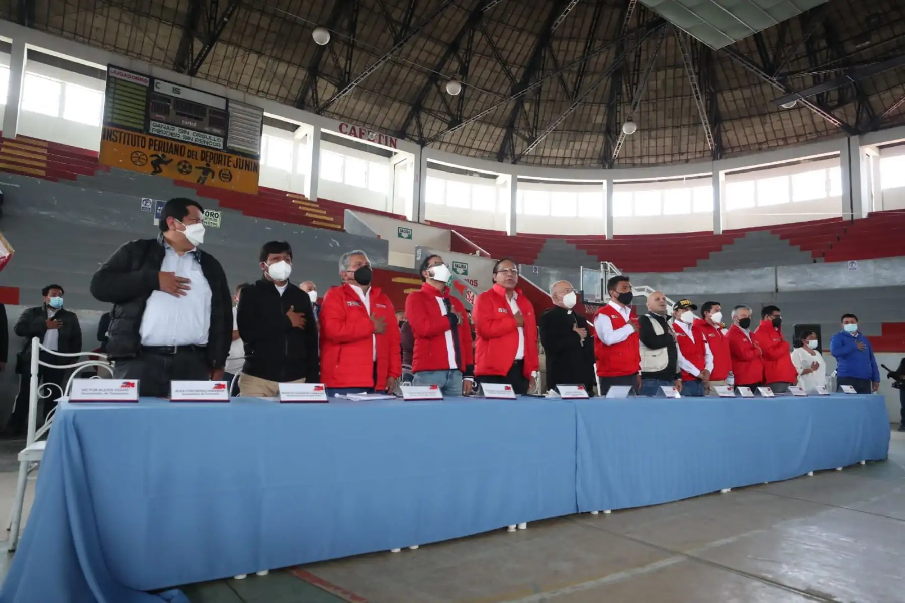 La comitiva del Poder Ejecutivo se reúne en el coliseo Wanka (Huancayo) con dirigentes y representantes de gremios con el fin de instalar la Mesa Técnica de Alto Nivel ante las demandas de la población de Huancayo, en Junín. Foto: ANDINA/PCM