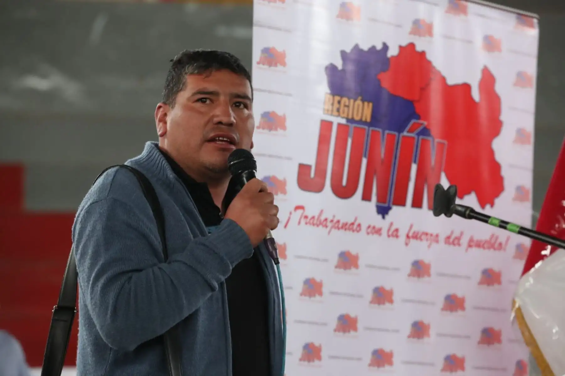 La comitiva del Poder Ejecutivo se reúne en el coliseo Wanka (Huancayo) con dirigentes y representantes de gremios con el fin de instalar la Mesa Técnica de Alto Nivel ante las demandas de la población de Huancayo, en Junín. Foto: ANDINA/PCM