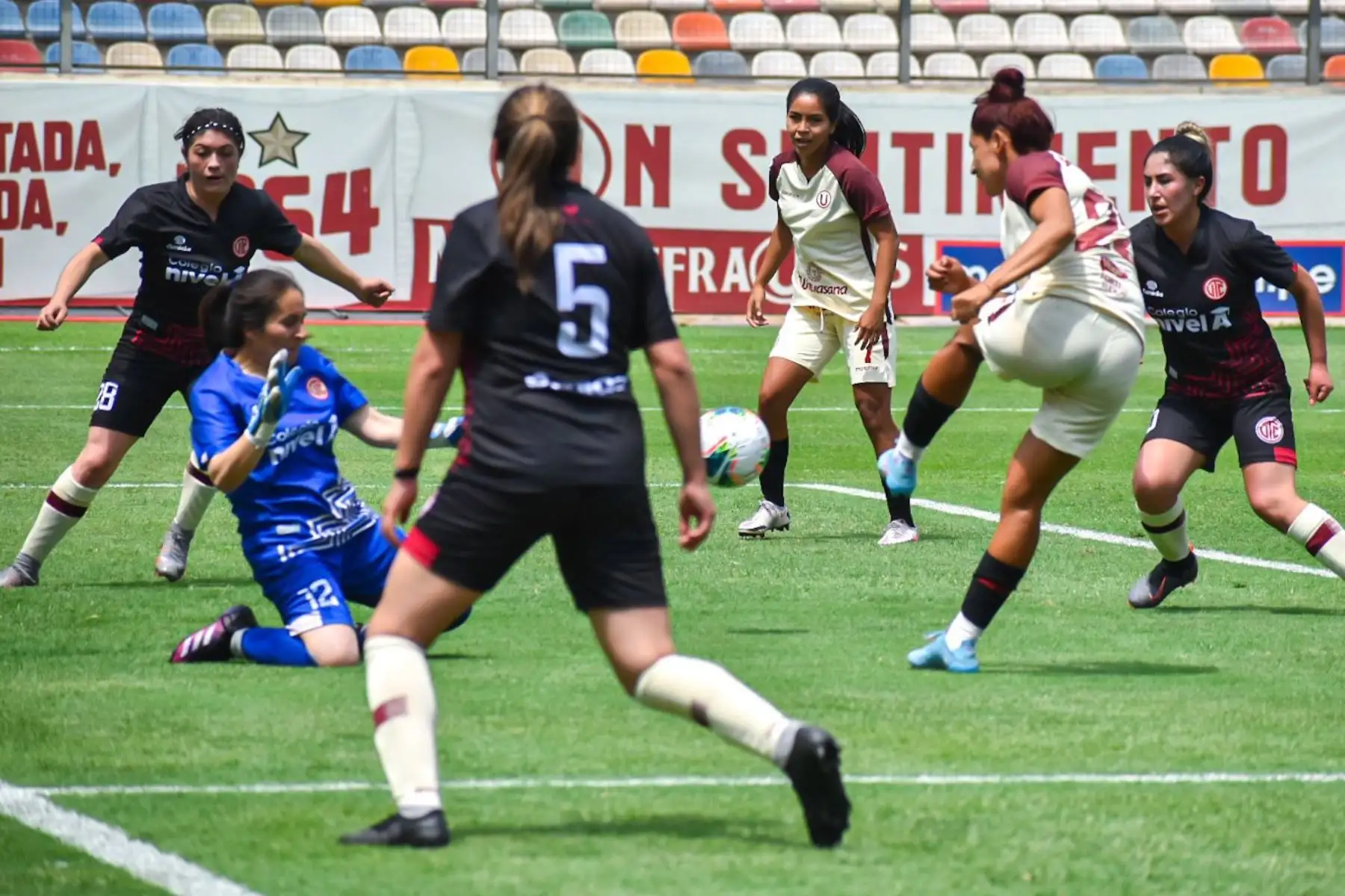 El equipo femenino de Universitario de Deportes goleó 6-0 a UTC en el inicio de la Liga Femenina 2022. El partido se jugó en el Estadio Monumental. Foto: FPF