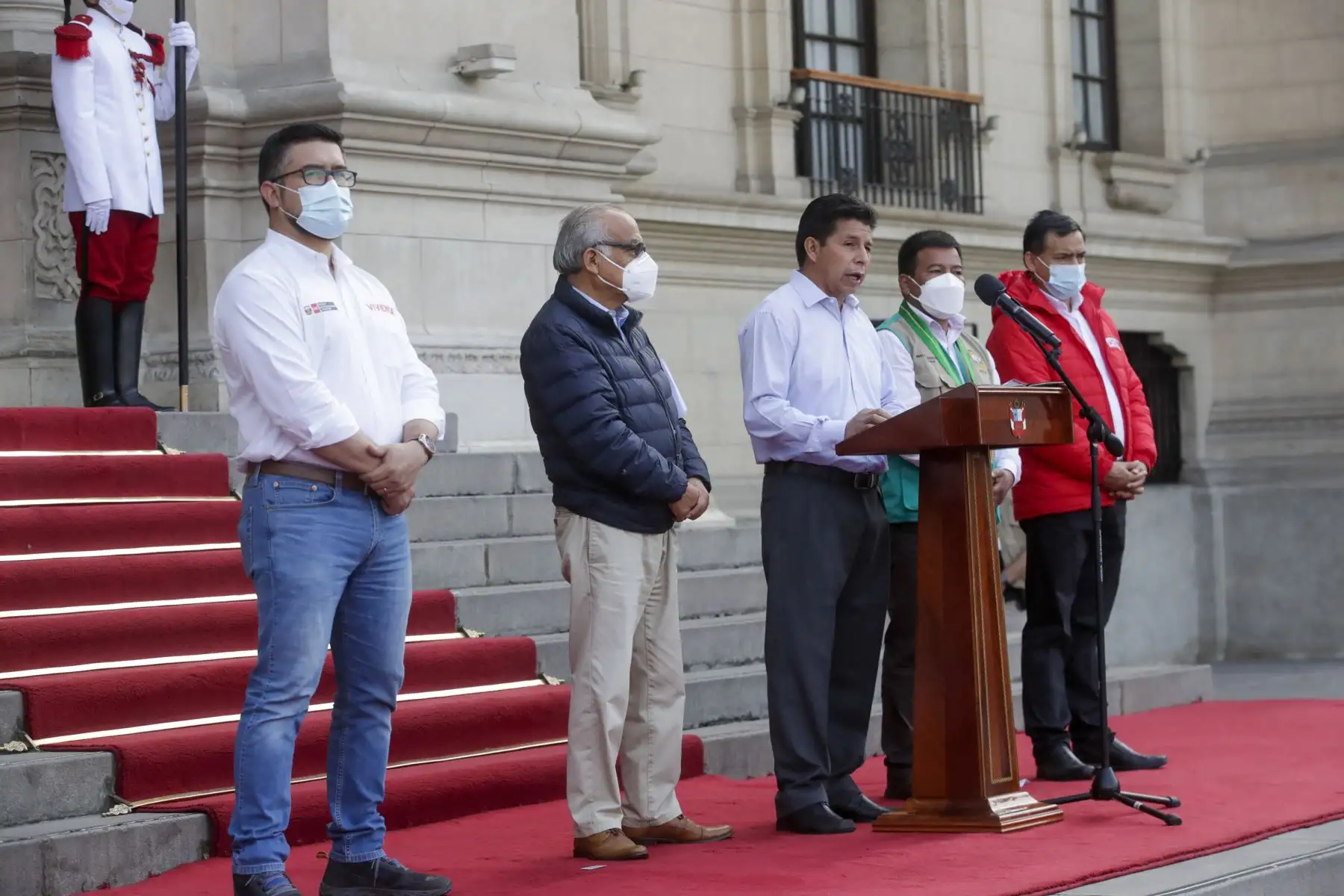 El presidente de la República, Pedro Castillo, hizo entrega de ocho patrulleros y 16 motos lineales destinados a la Municipalidad Provincial de Huanta. Foto: ANDINA/Prensa Presidencia