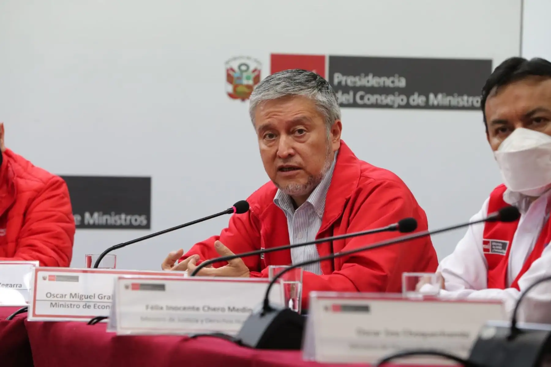 Jefe del Gabinete, Aníbal Torres, ofrece conferencia de prensa junto a ministros de Estado. Participa el ministro de Economía, Oscar Graham. Foto: ANDINA/PCM