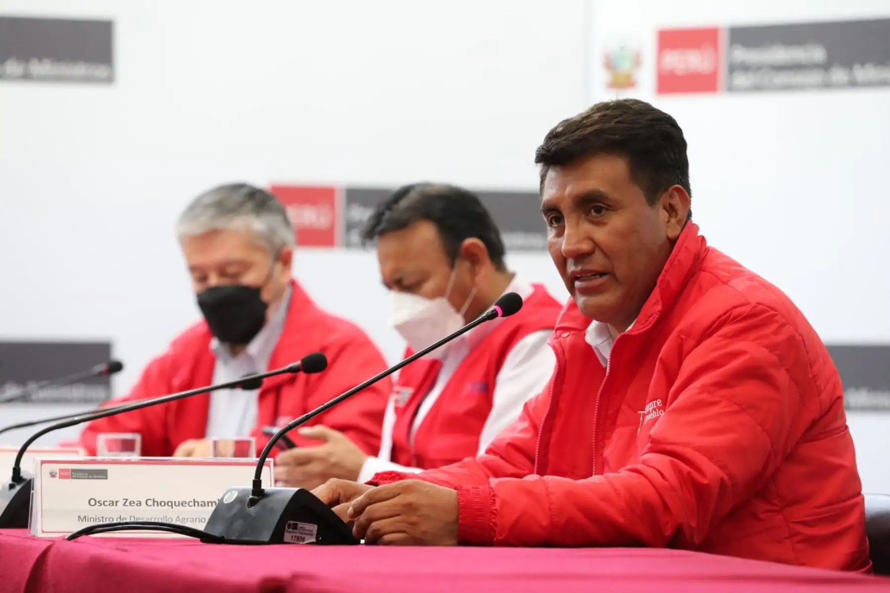 Jefe del Gabinete, Aníbal Torres, ofrece conferencia de prensa junto a ministros de Estado. Participa el ministro de Desarollo Agrario y Riegom Oscar Zea. Foto: ANDINA/PCM
