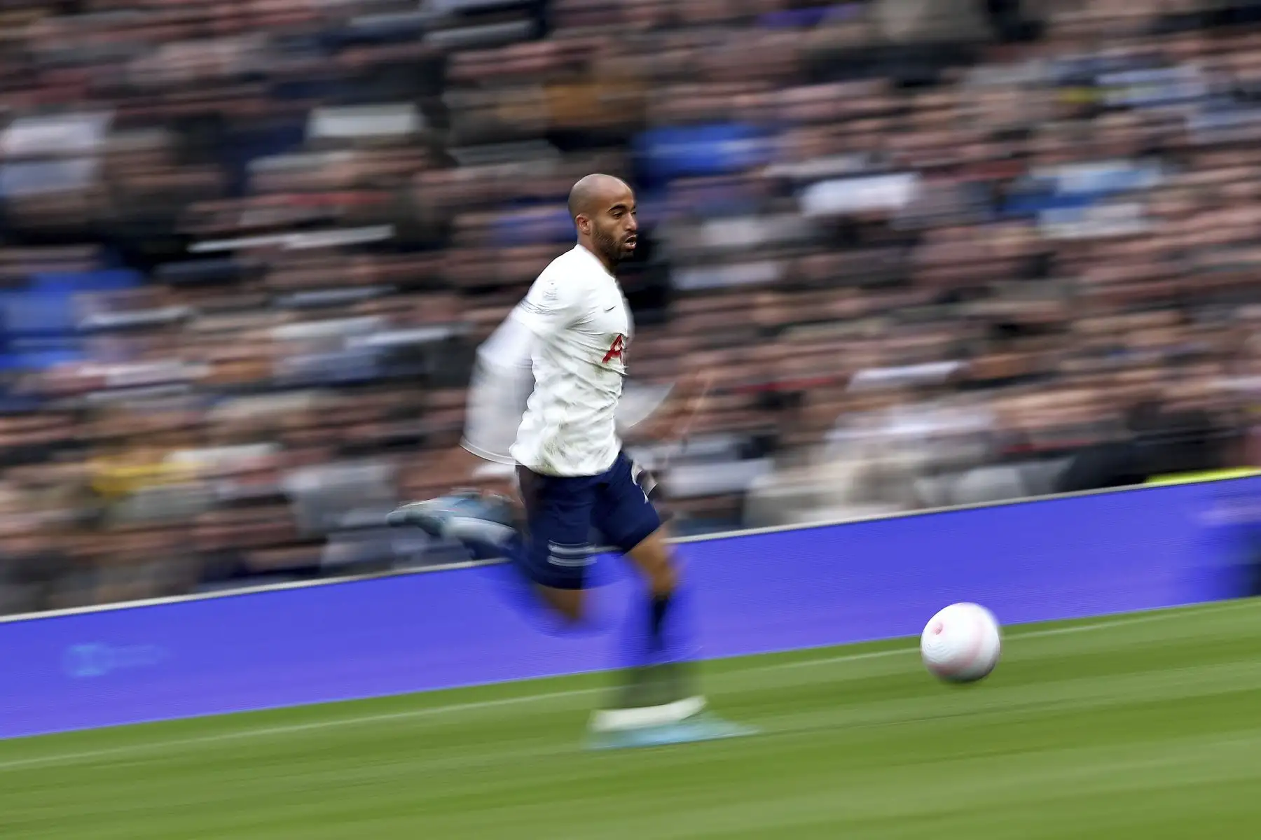 Lucas Moura del Tottenham en acción durante el partido de la Premier League. Foto: EFE