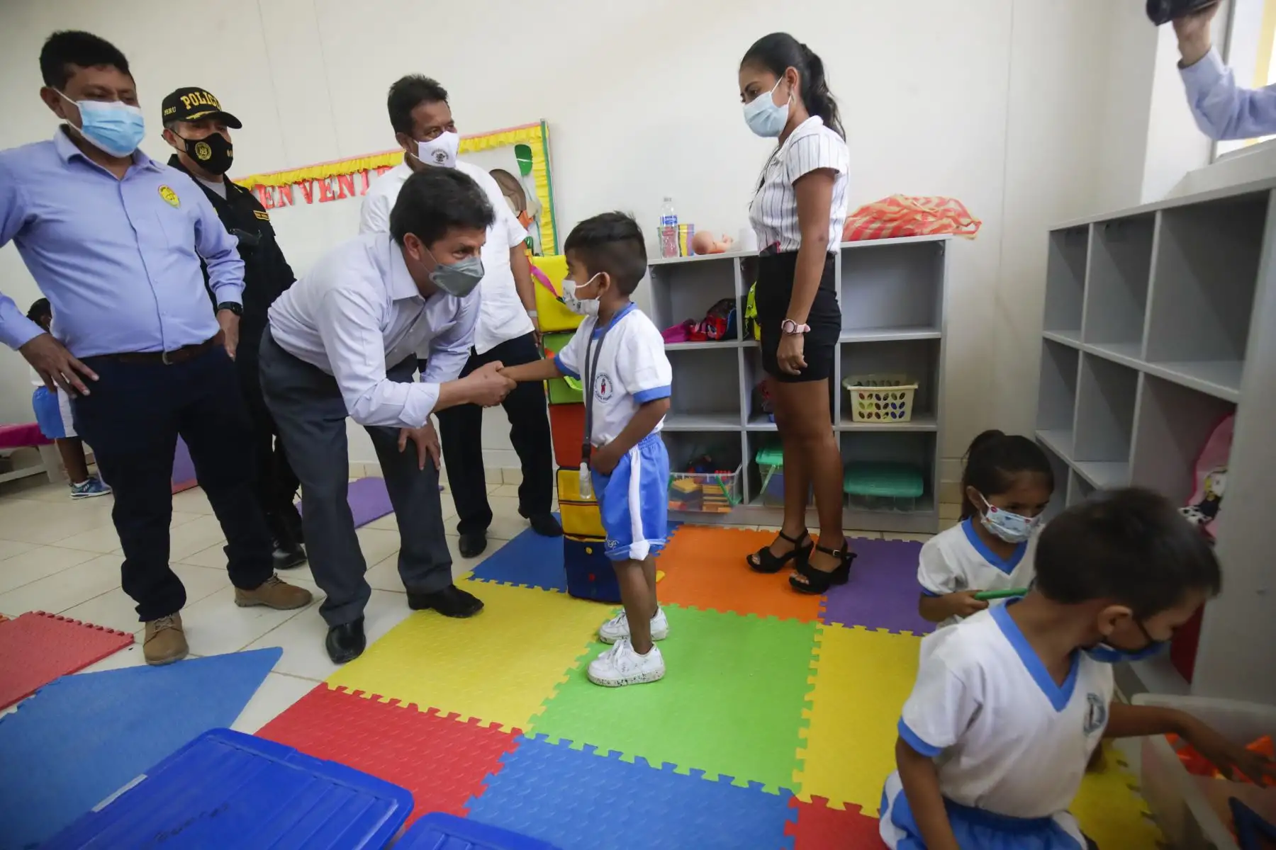 El presidente de la República, Pedro Castillo, inauguró esta mañana la Institución Educativa Inicial N° 014 “San Pedro Apóstol”, en Tumbes. Foto: ANDINA/Prensa Presidencia