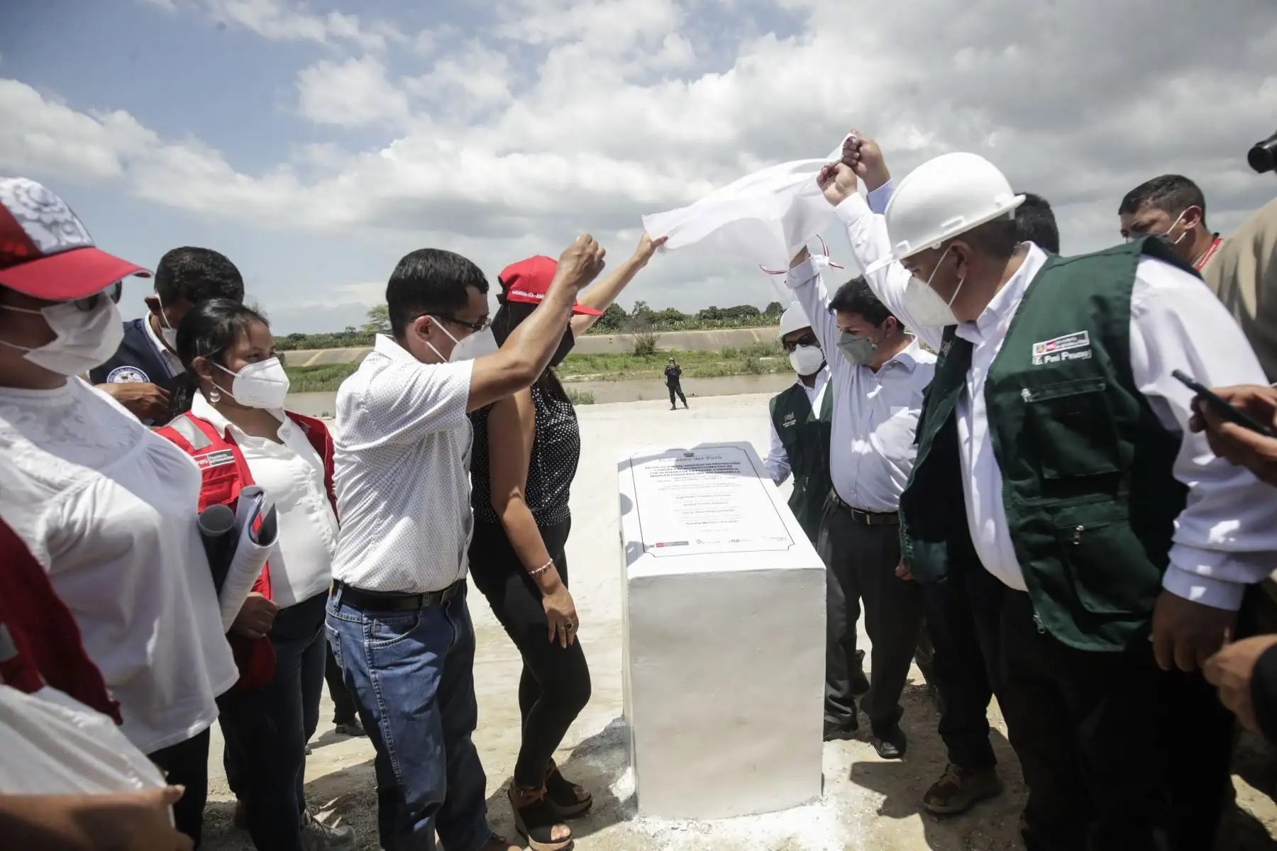 El presidente Pedro Castillo inaugura la bocatoma La Palma y la defensa ribereña en el río Zarumilla, región Tumbes. Foto: ANDINA/Prensa Presidencia