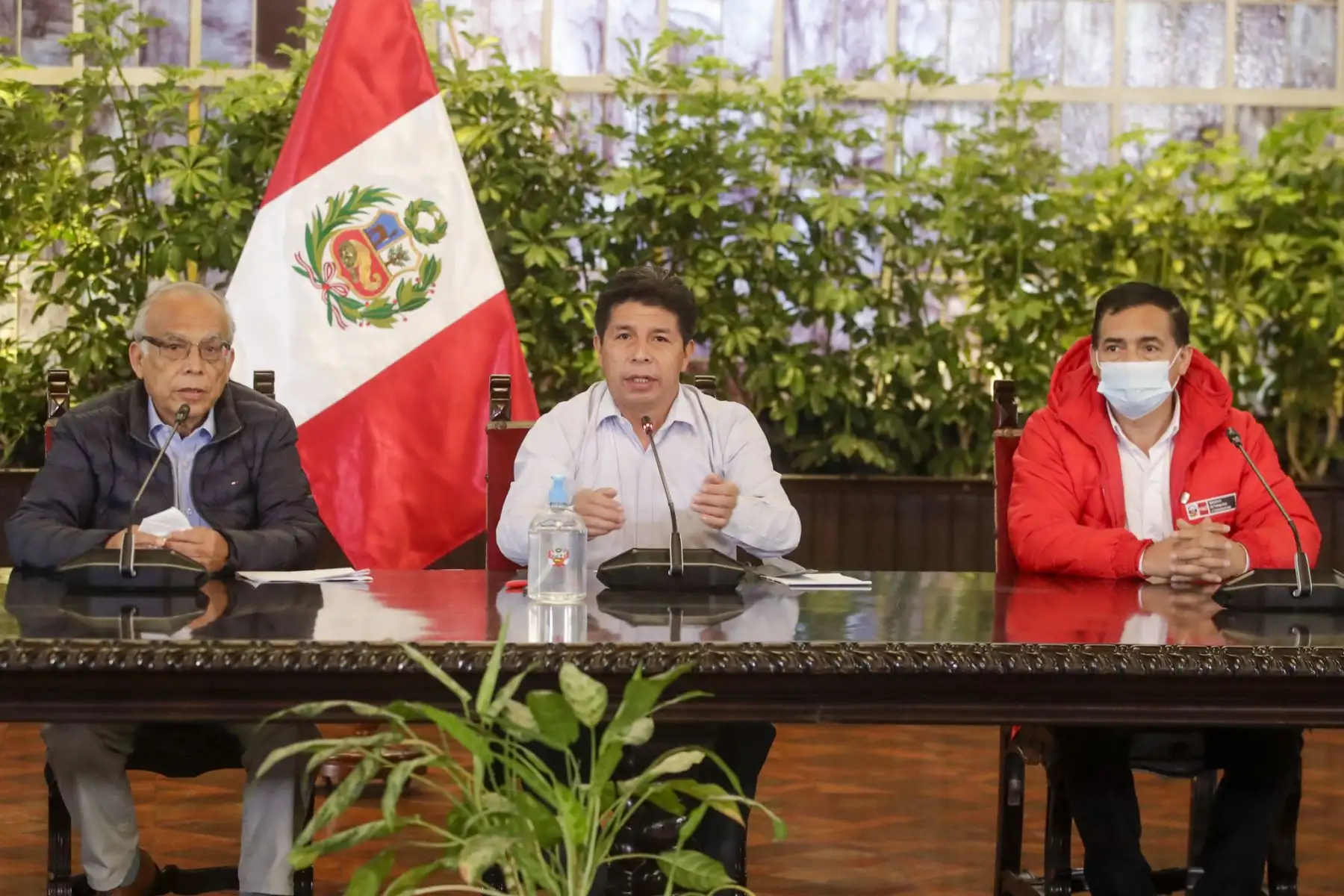 Mandatario se reunió con dirigentes de gremios de transportistas de carga en Palacio de Gobierno. Foto: ANDINA/Prensa Presidencia