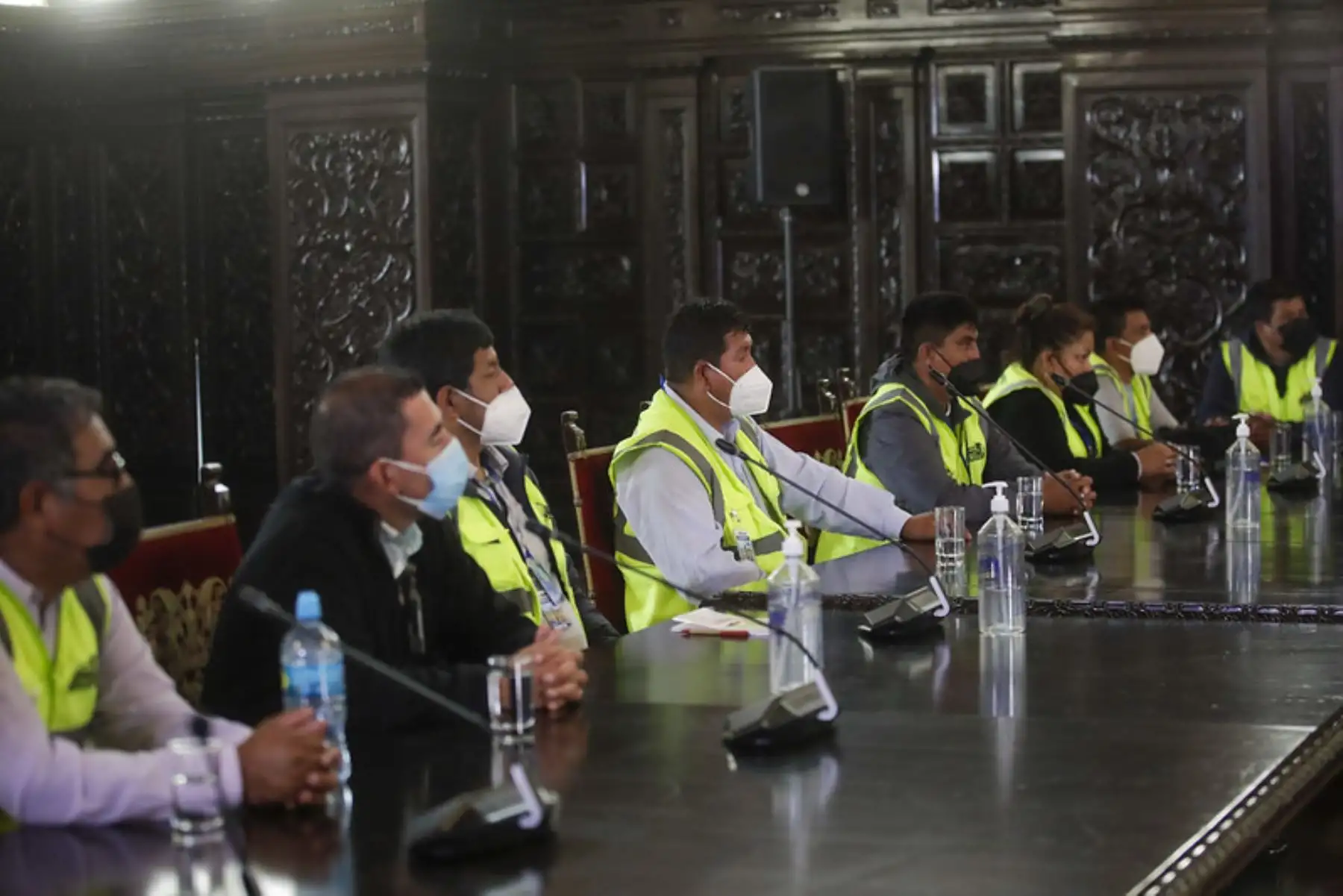 Mandatario se reunió con dirigentes de gremios de transportistas de carga en Palacio de Gobierno. Foto: ANDINA/Prensa Presidencia