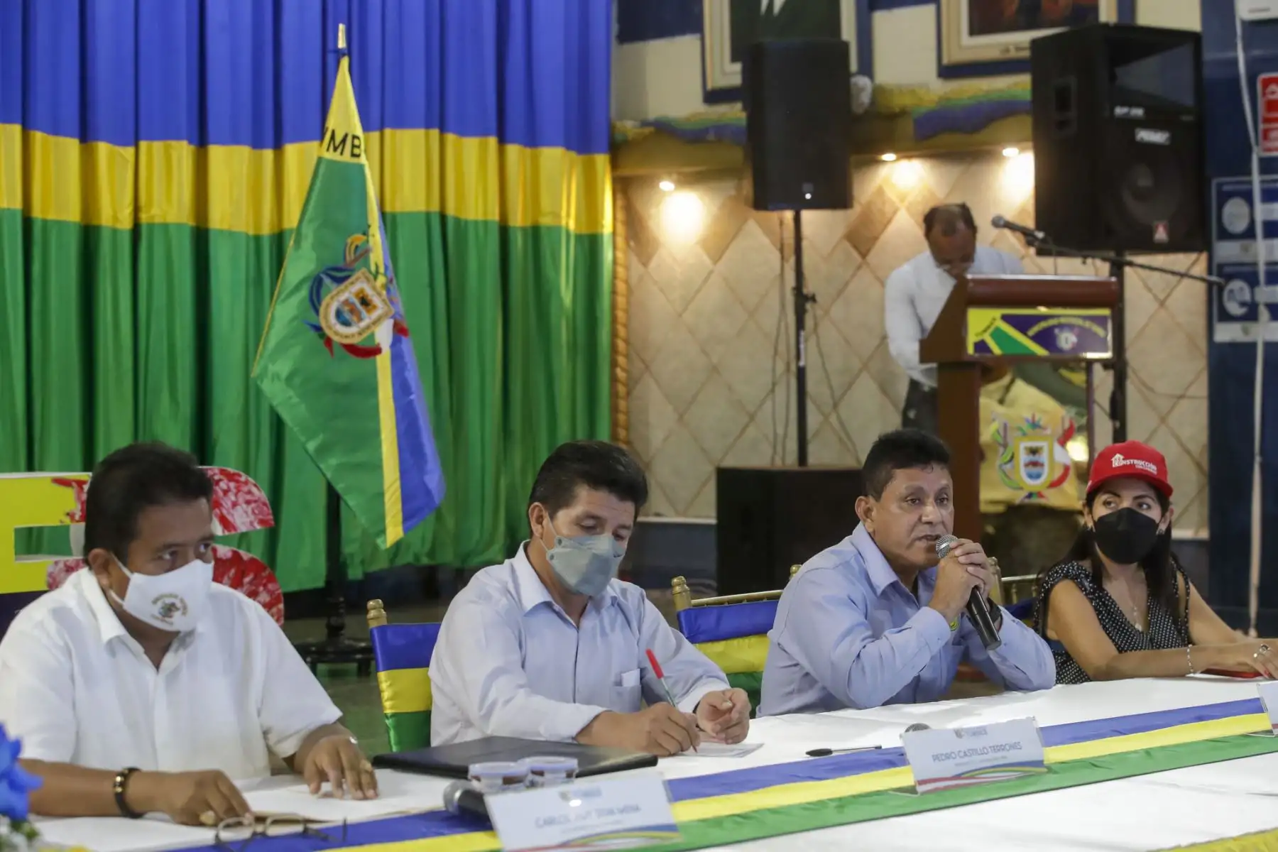Presidente Pedro Castillo sostiene un encuentro con la población de Tumbes en la Plaza de Armas de esta región norteña. Foto: ANDINA/Prensa Presidencia