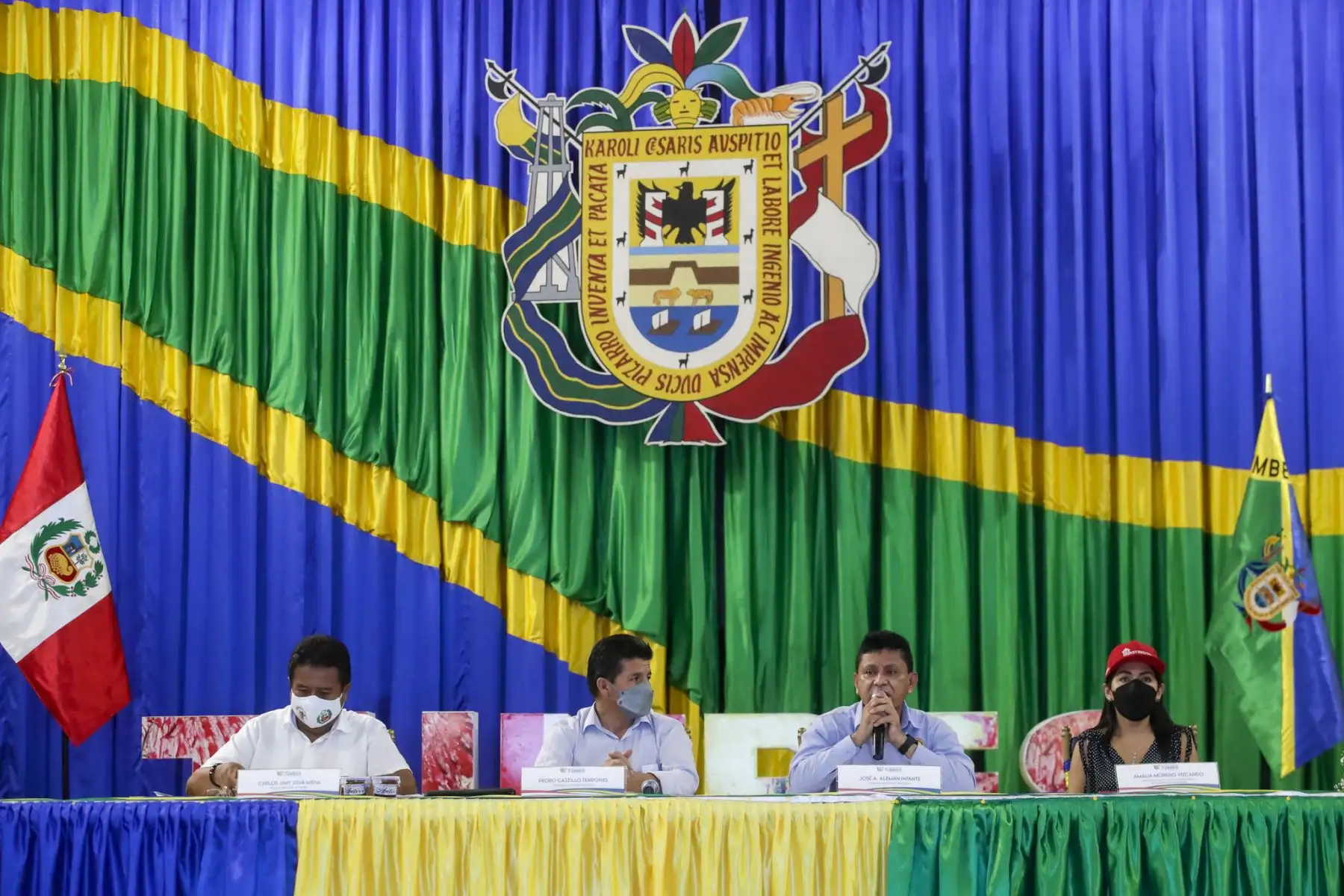 Presidente Pedro Castillo sostiene un encuentro con la población de Tumbes en la Plaza de Armas de esta región norteña. Foto: ANDINA/Prensa Presidencia