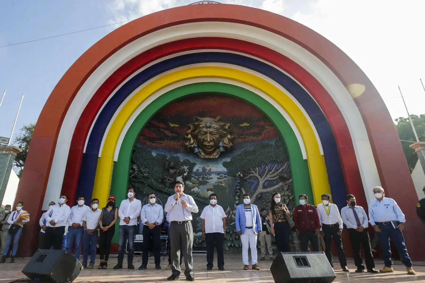 Presidente Pedro Castillo sostiene un encuentro con la población de Tumbes en la Plaza de Armas de la región norteña. Foto: ANDINA/Prensa Presidencia