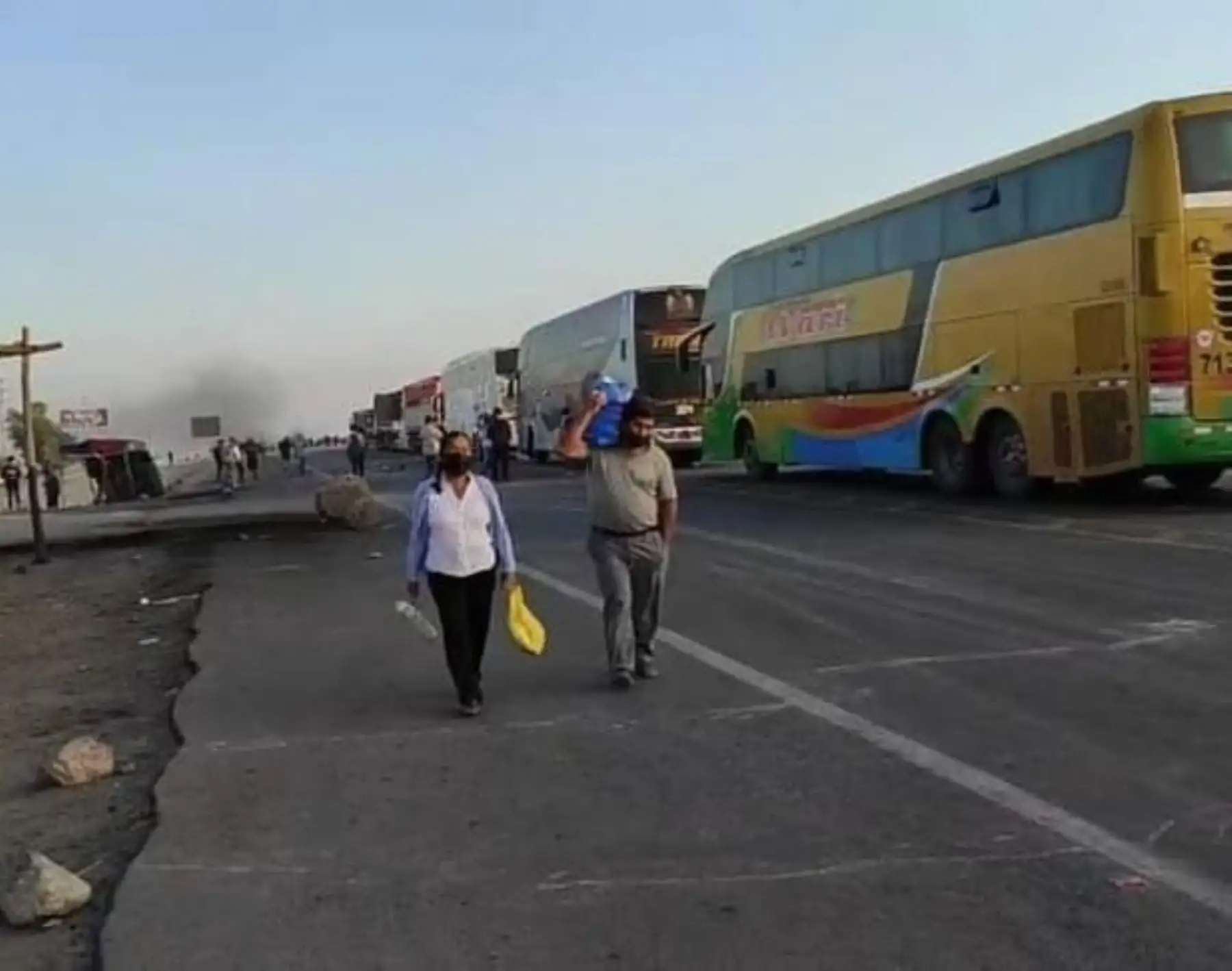La Panamericana Sur, a la altura de Ica, es la vía más afectada por el bloqueo de carreteras.