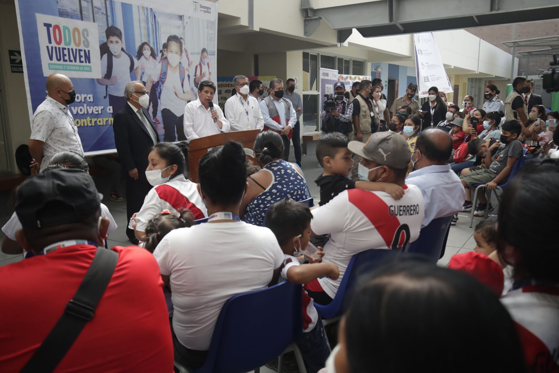 El presidente Pedro Castillo participa en la ceremonia de inauguración de los nuevos ambientes de la institución educativa Prite Canto Grande, en el distrito de San Juan de Lurigancho. Foto: ANDINA/ Prensa Presidencia