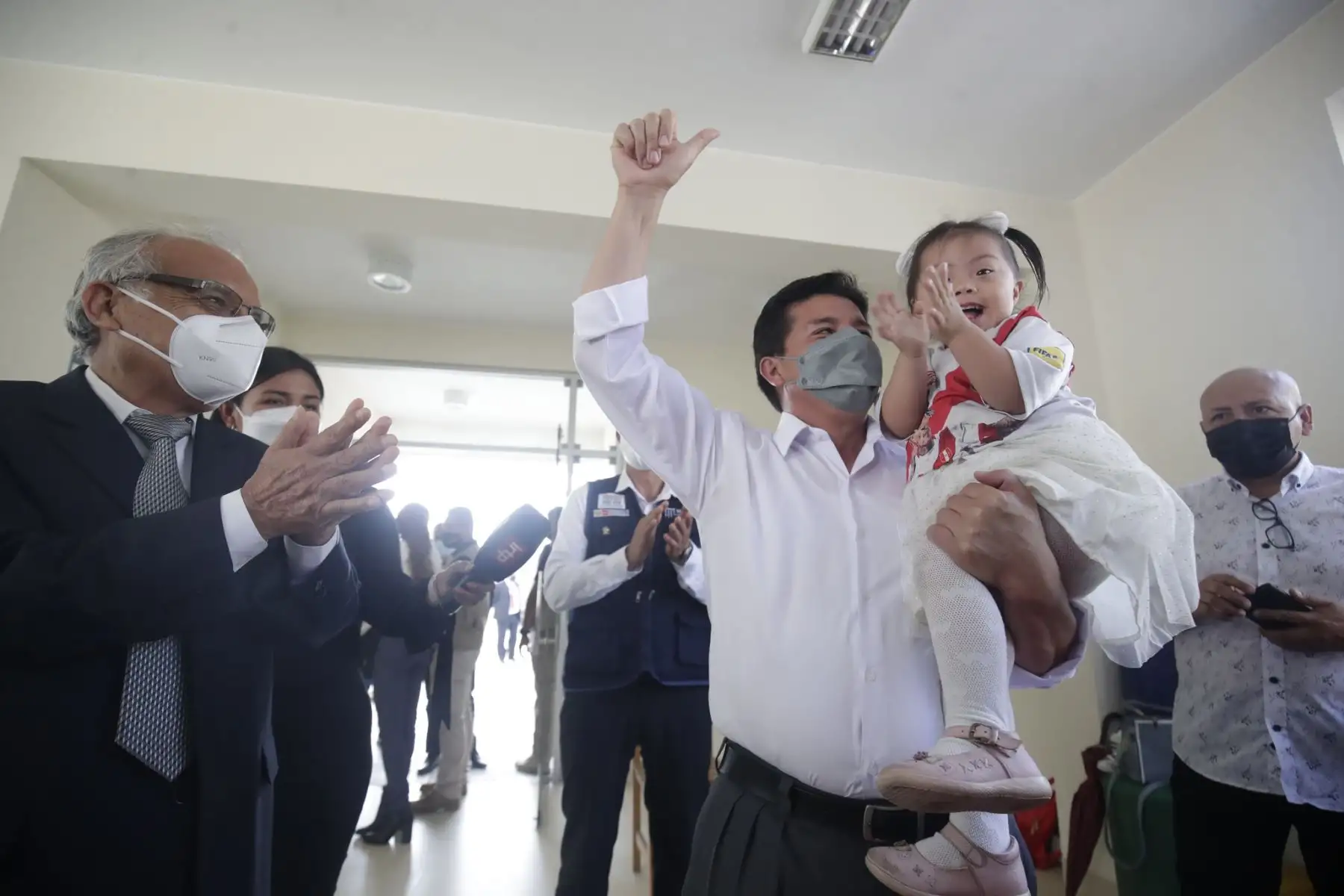 El presidente Pedro Castillo participa en la ceremonia de inauguración de los nuevos ambientes de la institución educativa Prite Canto Grande, en el distrito de San Juan de Lurigancho. Foto: ANDINA/ Prensa Presidencia