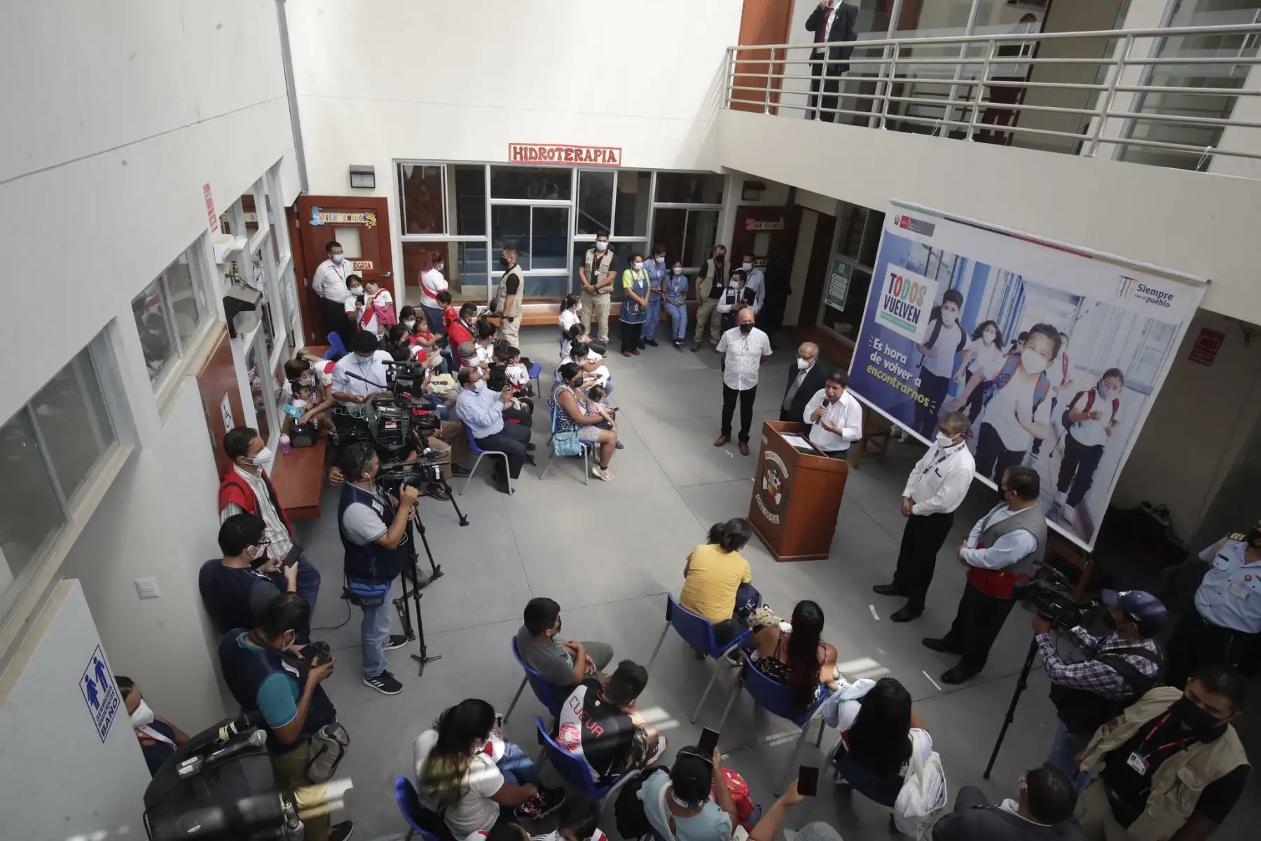El presidente Pedro Castillo participa en la ceremonia de inauguración de los nuevos ambientes de la institución educativa Prite Canto Grande, en el distrito de San Juan de Lurigancho. Foto: ANDINA/ Prensa Presidencia