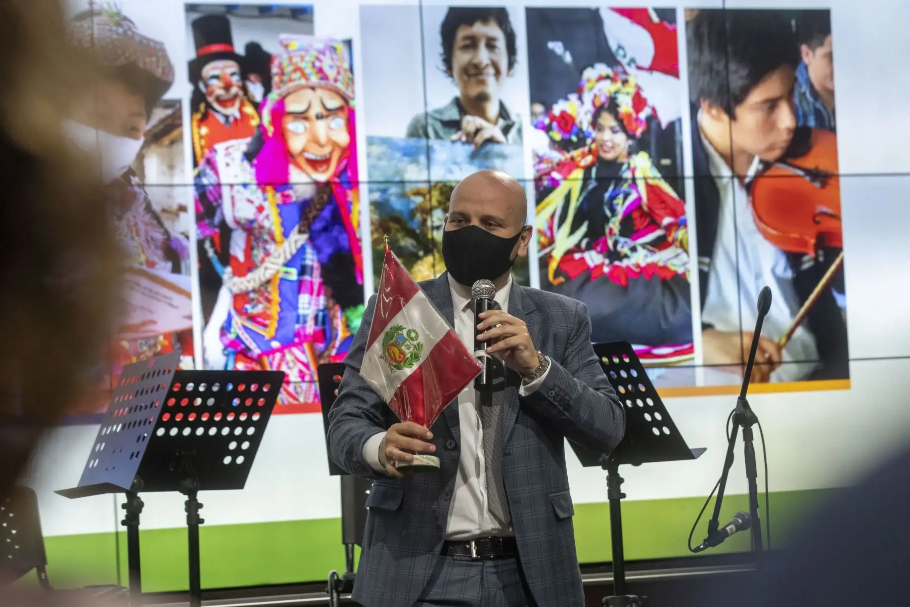 El ministro de Cultura, Alejandro Salas, participó de la ceremonia de lanzamiento del Plan de Recuperación de las Industrias Culturales y las Artes al 2030, que es un instrumento de gestión del Ministerio de Cultura, elaborado por la Dirección General de Industrias Culturales y Artes, con la asistencia técnica de UNESCO Perú y el apoyo del Gobierno de Suecia, con el objetivo de establecer la ruta a largo plazo para la reactivación del sector en respuesta al impacto del COVID19.  Foto: ANDINA/Carla Patiño