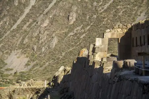 El sitio arqueológico Ollantaytambo luce vacío, sin turistas, debido a las protestas sociales y al cierre de Machu Picchu. ANDINA/Difusión