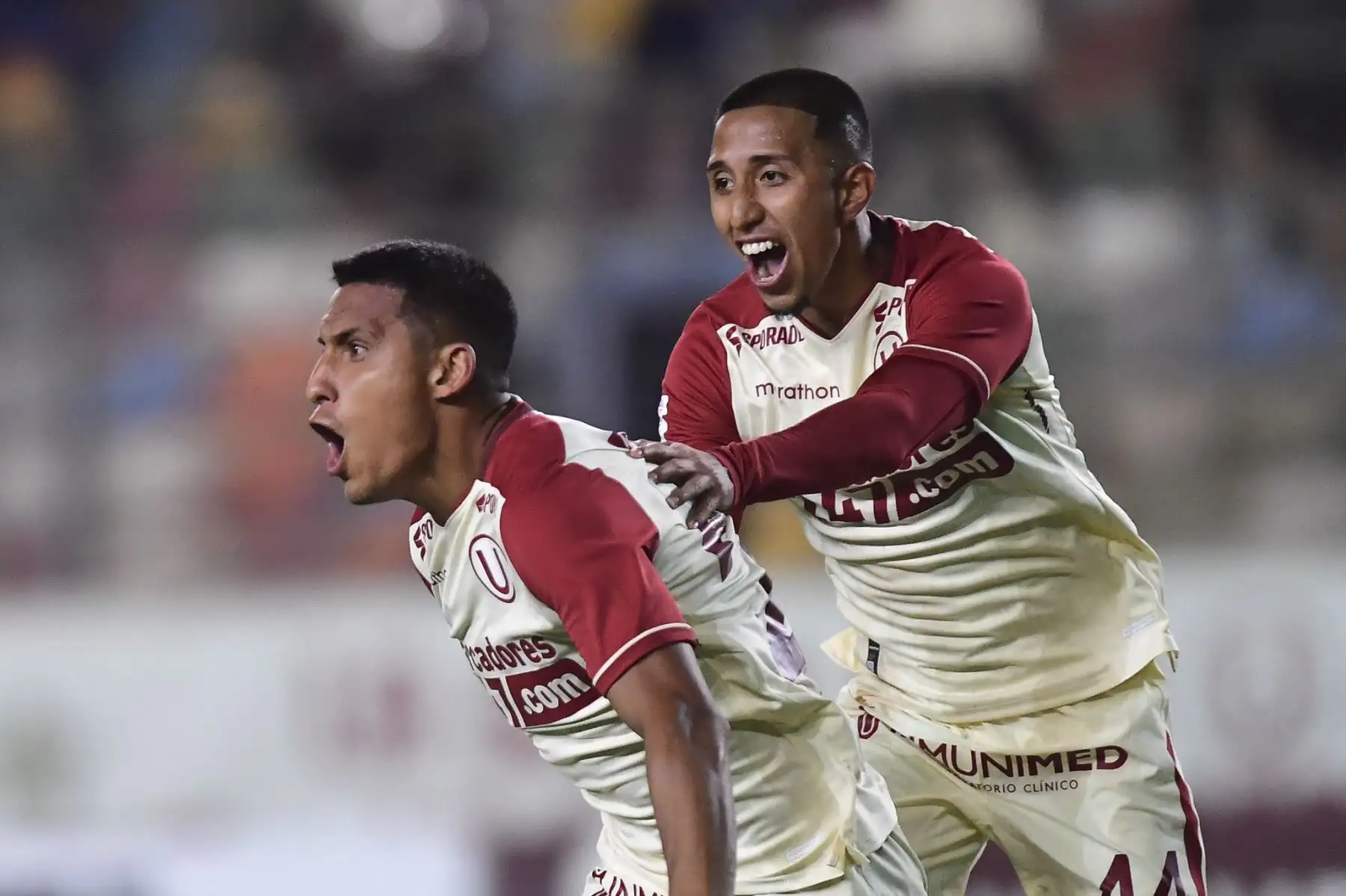 Universitario de deportes voltea el marcado en el segundo tiempo y va ganando por 2 -1 al ADT de Tarma, en el Estadio Monumental en Ate. 
Foto: ANDINA/Liga 1