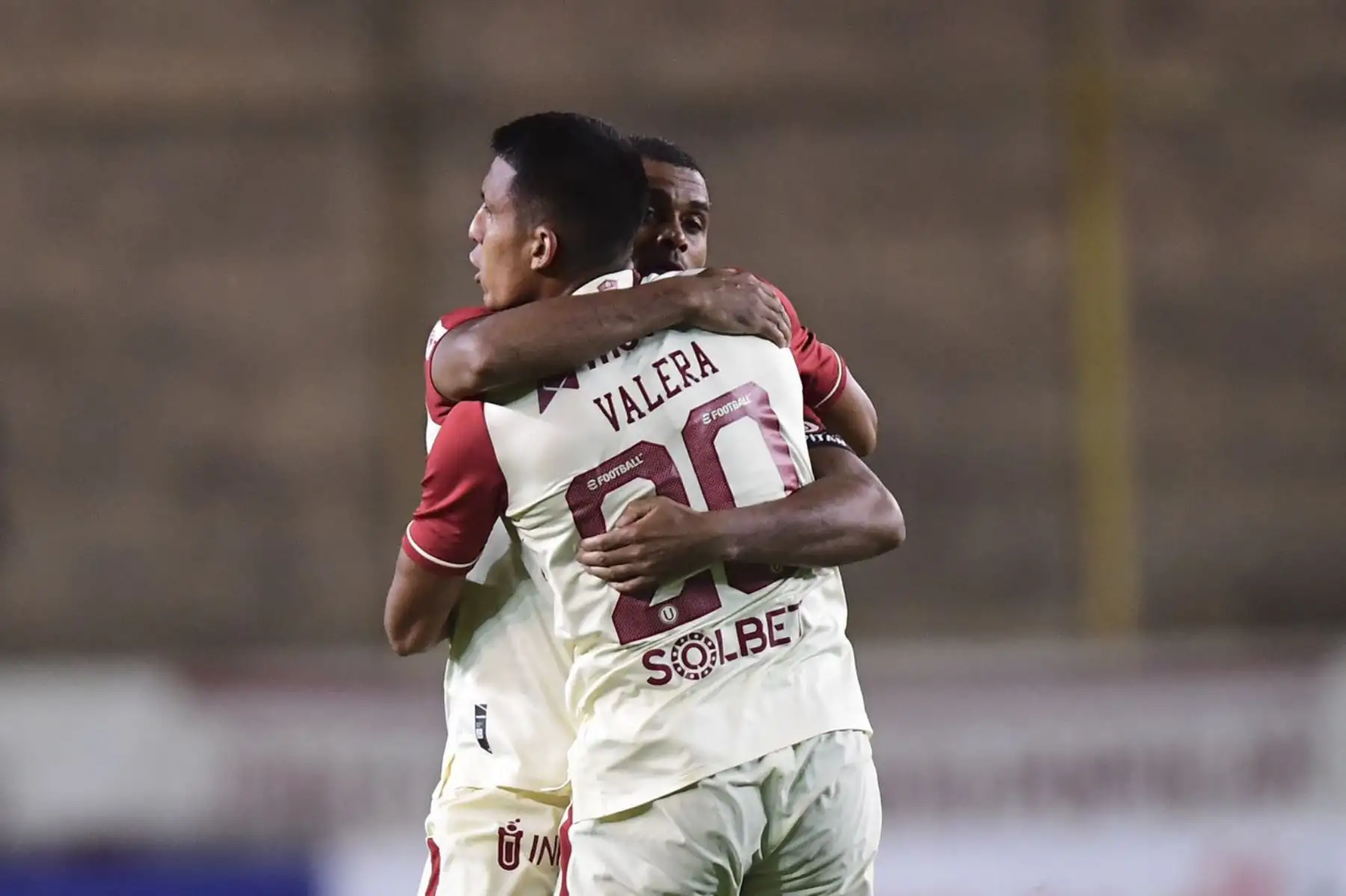 Universitario de deportes voltea el marcado en el segundo tiempo y va ganando por 2 -1 al ADT de Tarma, en el Estadio Monumental en Ate. 
Foto: ANDINA/Liga 1