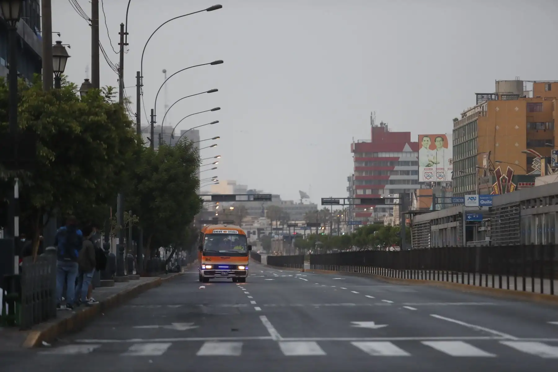 El Gobierno dispuso la inmovilización social obligatoria de todas las personas en sus domicilios en Lima Metropolitana y la provincia constitucional del Callao desde las 02.00 hasta las 23.59 horas de hoy martes 5 de abril. Foto: ANDINA/Renato Pajuelo